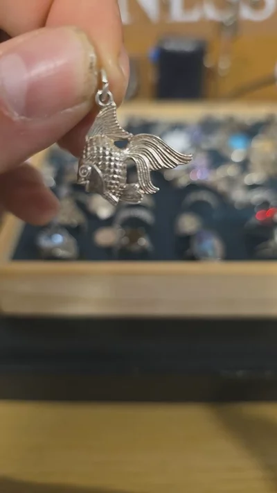 £20). 925 sterling silver Fish-Shaped Pendant Charm imagen 1