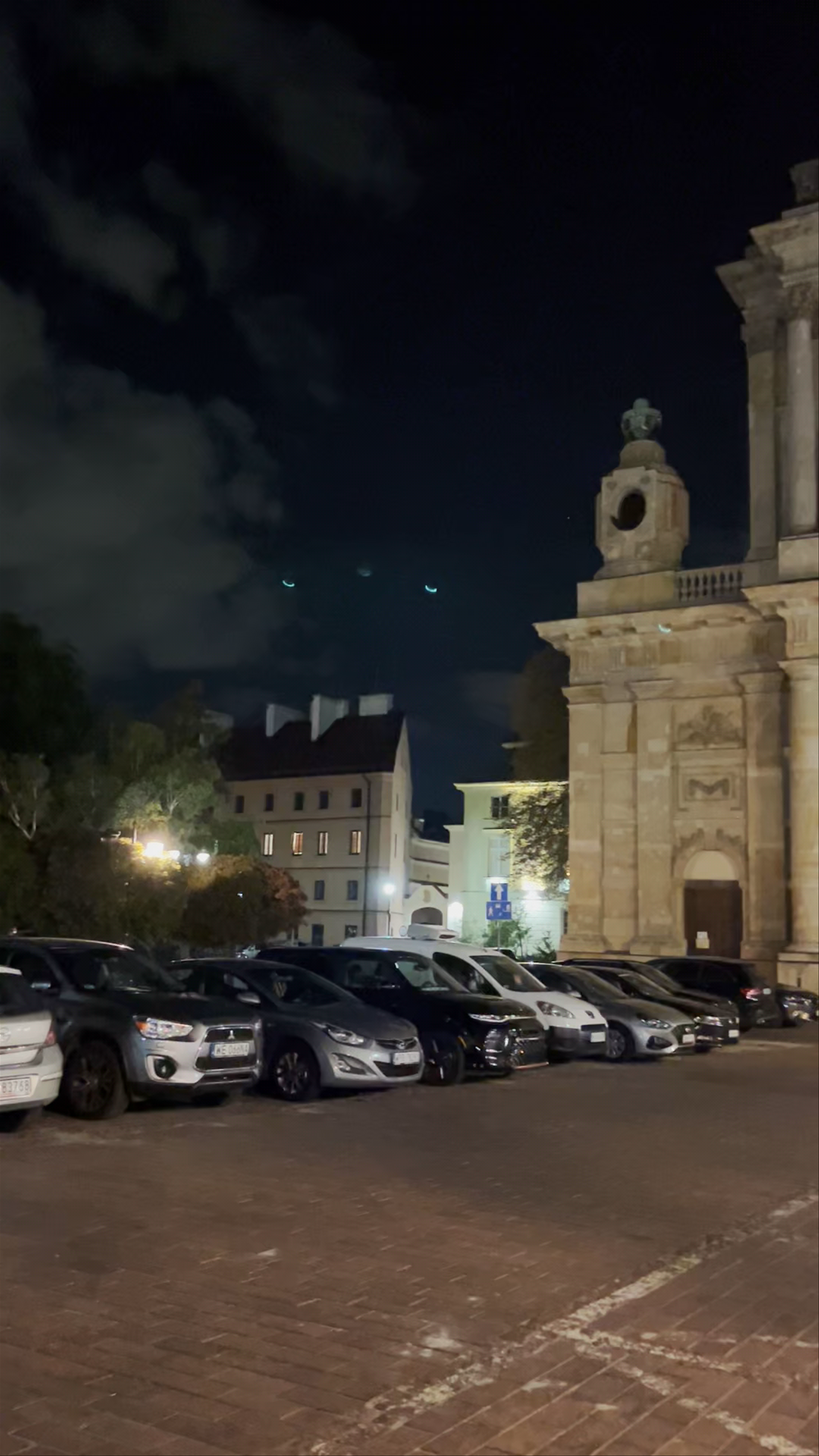 Pałac Radziwiłłów at Night: Historic Charm in Warsaw