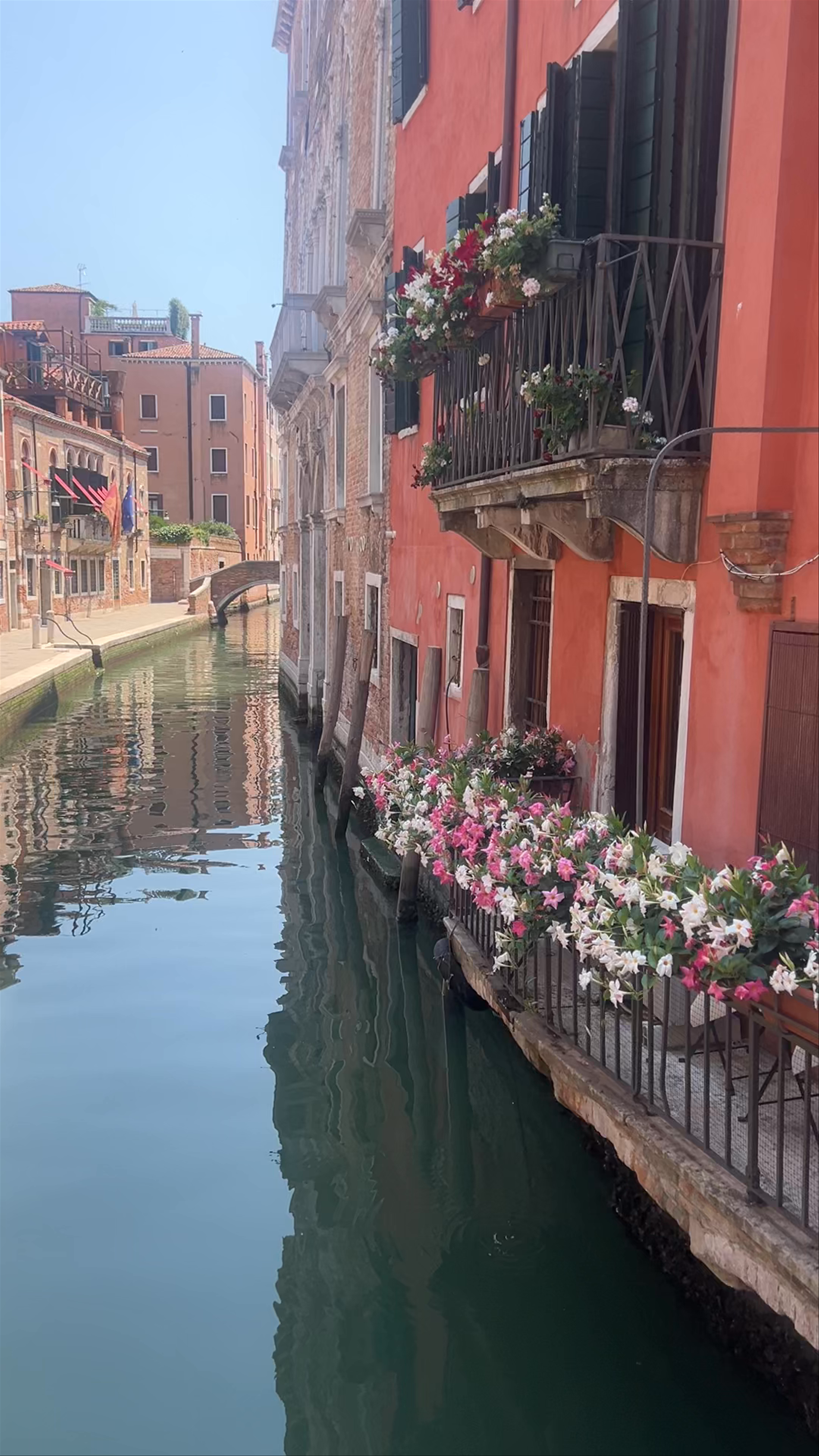 Trattoria Dona Onesta: Charming Canal-Side Dining in Venice