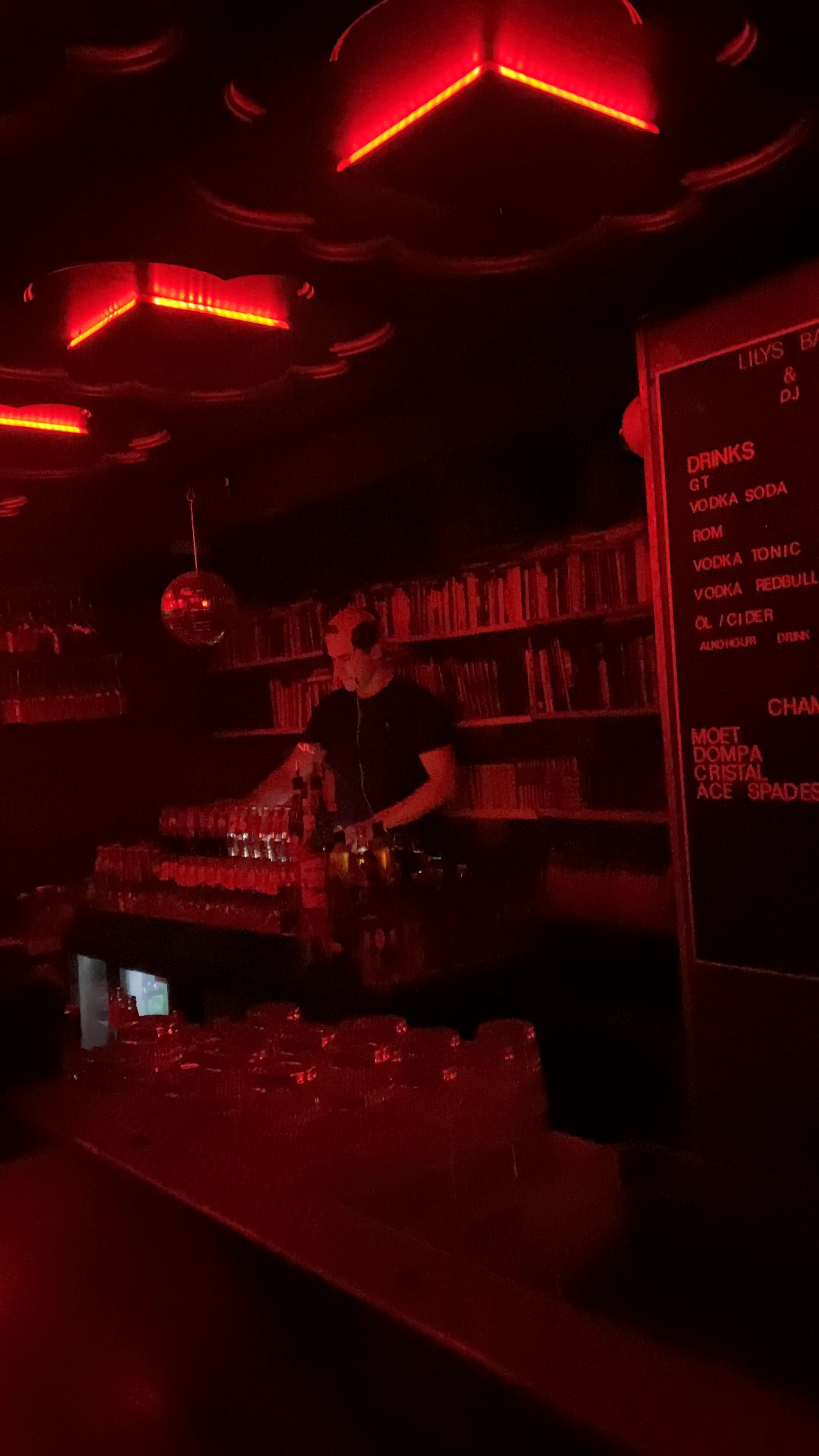 Night Vibes at Rose Club Stockholm: Electric Red Neon Party