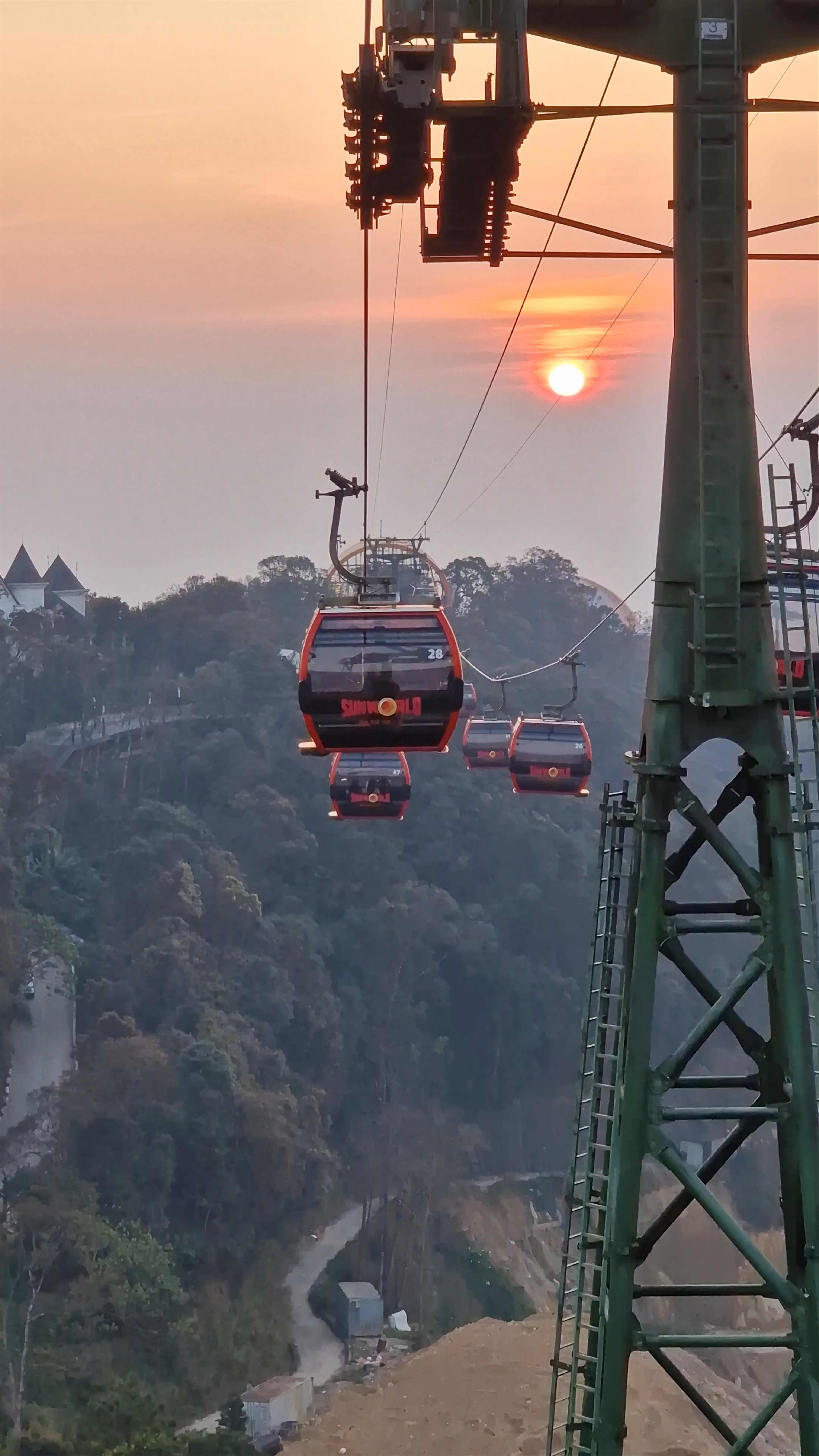 Sun World Bà Nà Hills Cable Car Journey at Sunset