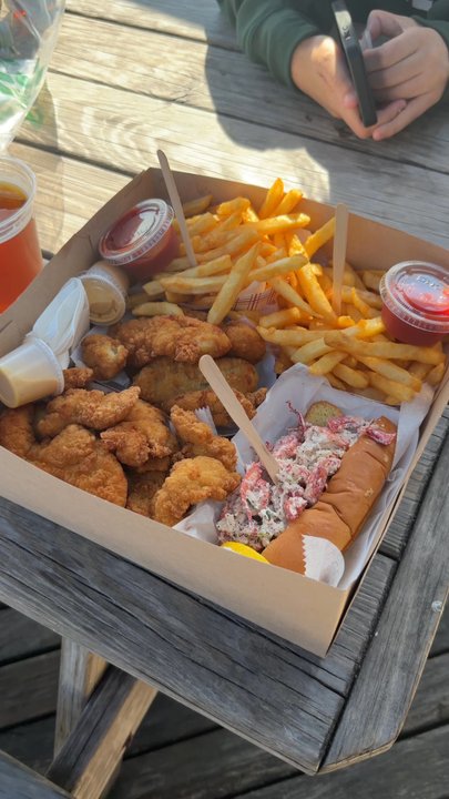 Paul's Daughter - Chicken tenders and lobster roll - Hot Dogs Near Me - Brooklyn, New York