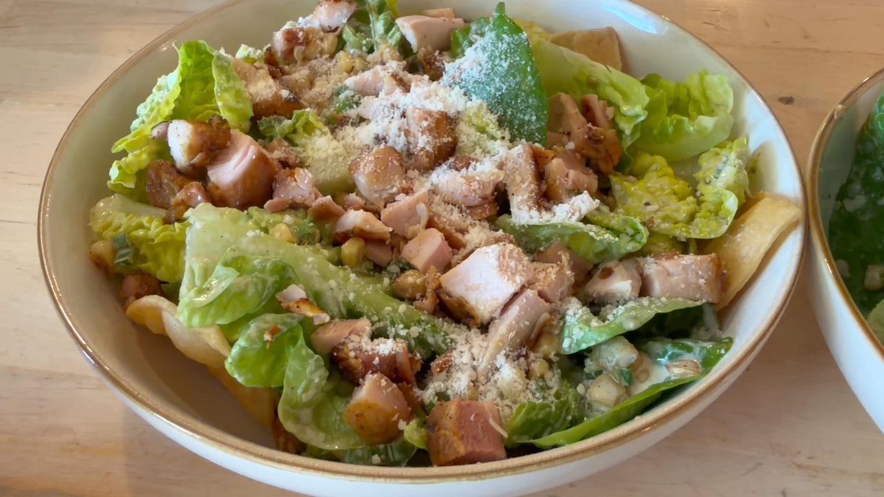 Finca Paso Robles - Wifey got her salad with Chicken, I got mine with Shrimp. Of course the Chicken looks way better. - Mexican Near Me - Paso Robles, California