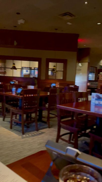 Red Lobster - Pano vid of inside of restaurant - nice decor, spotless, clean, quiet, inviting - Seafood Near Me - Christiansburg, Virginia