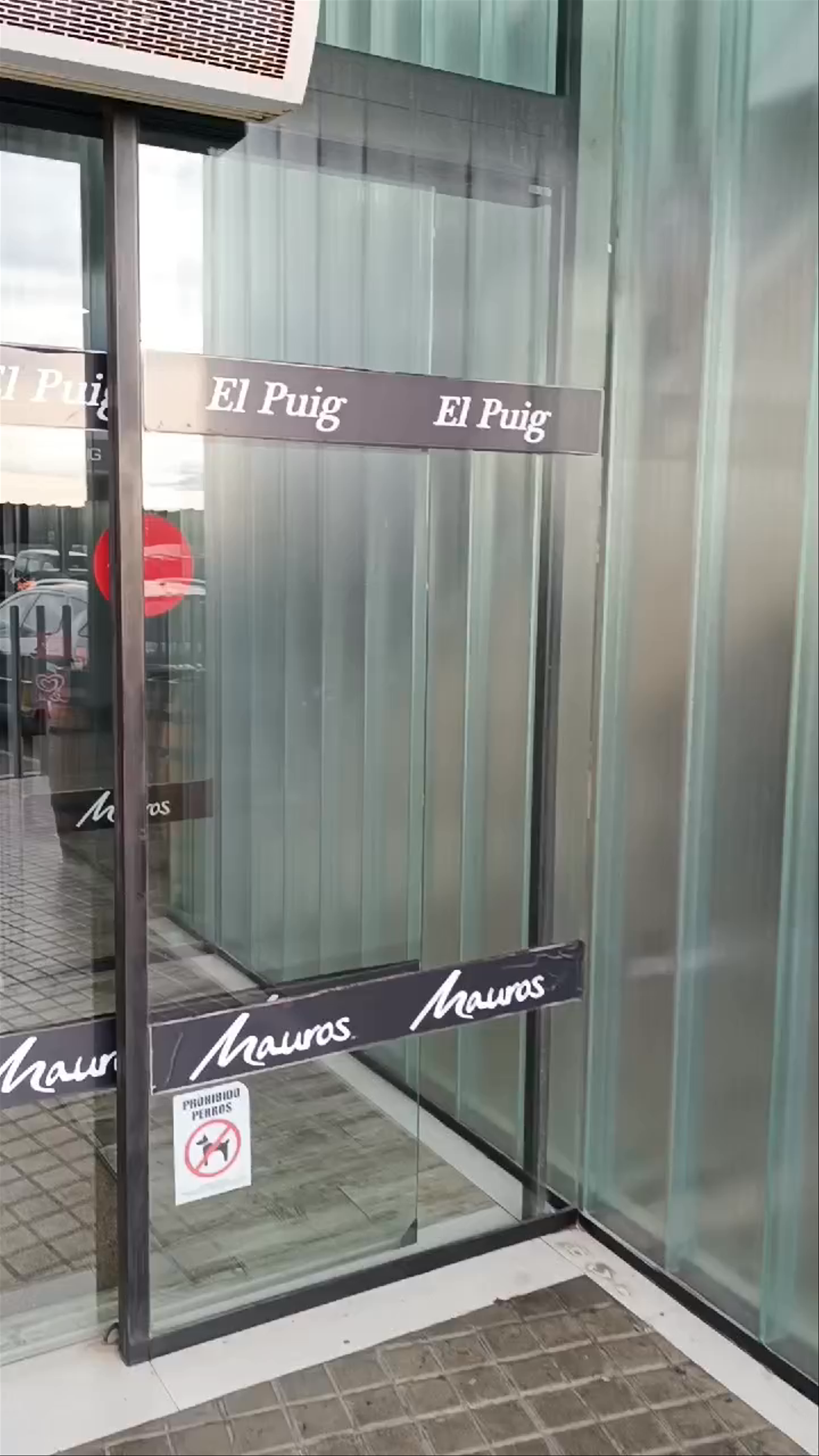 Inside Restaurante Mauros at El Puig de Santa Maria, Spain