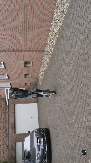 riu submission: knee bounce