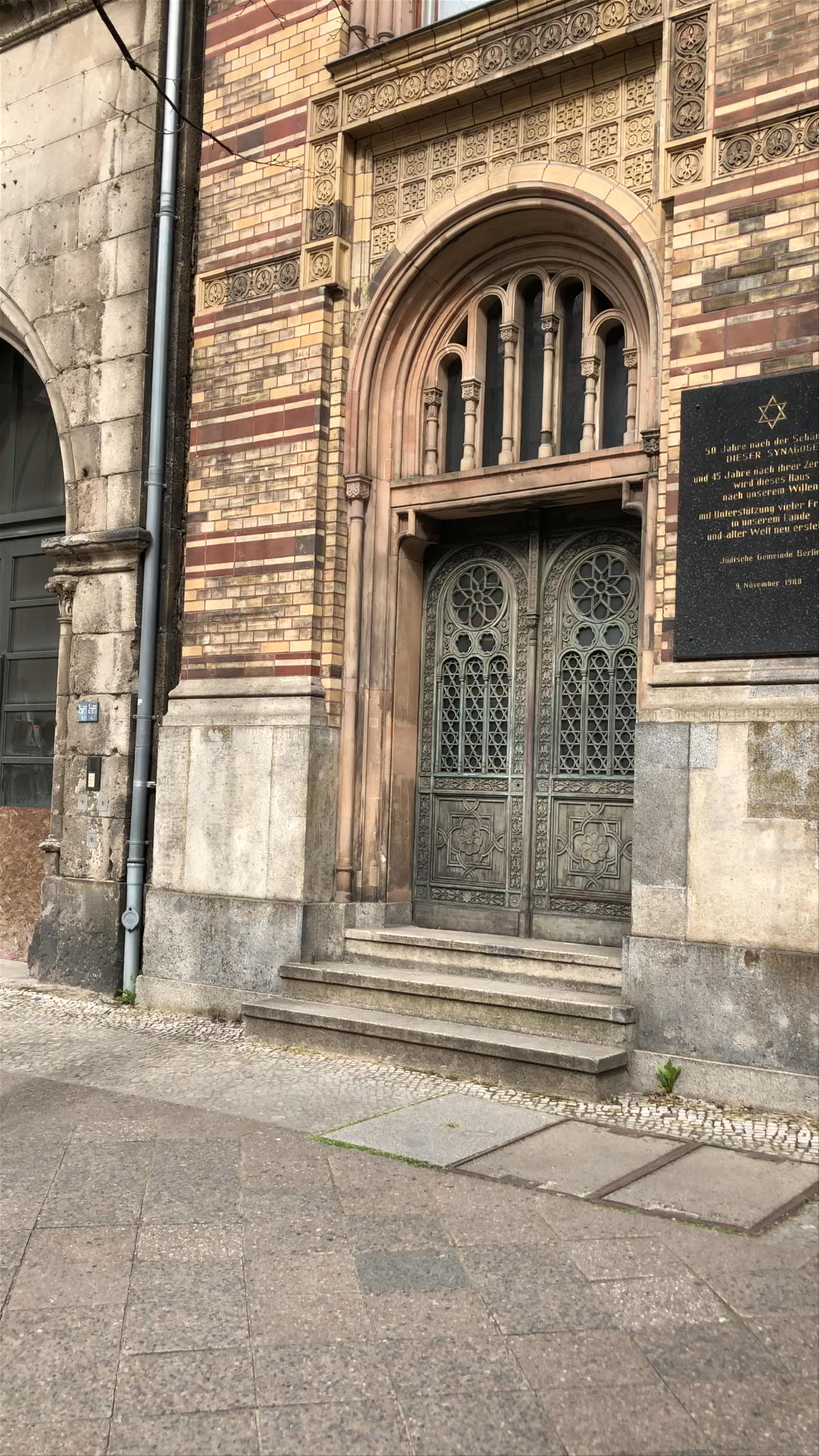 Neue Synagoge Berlin: Historic Architecture and Jewish Heritage