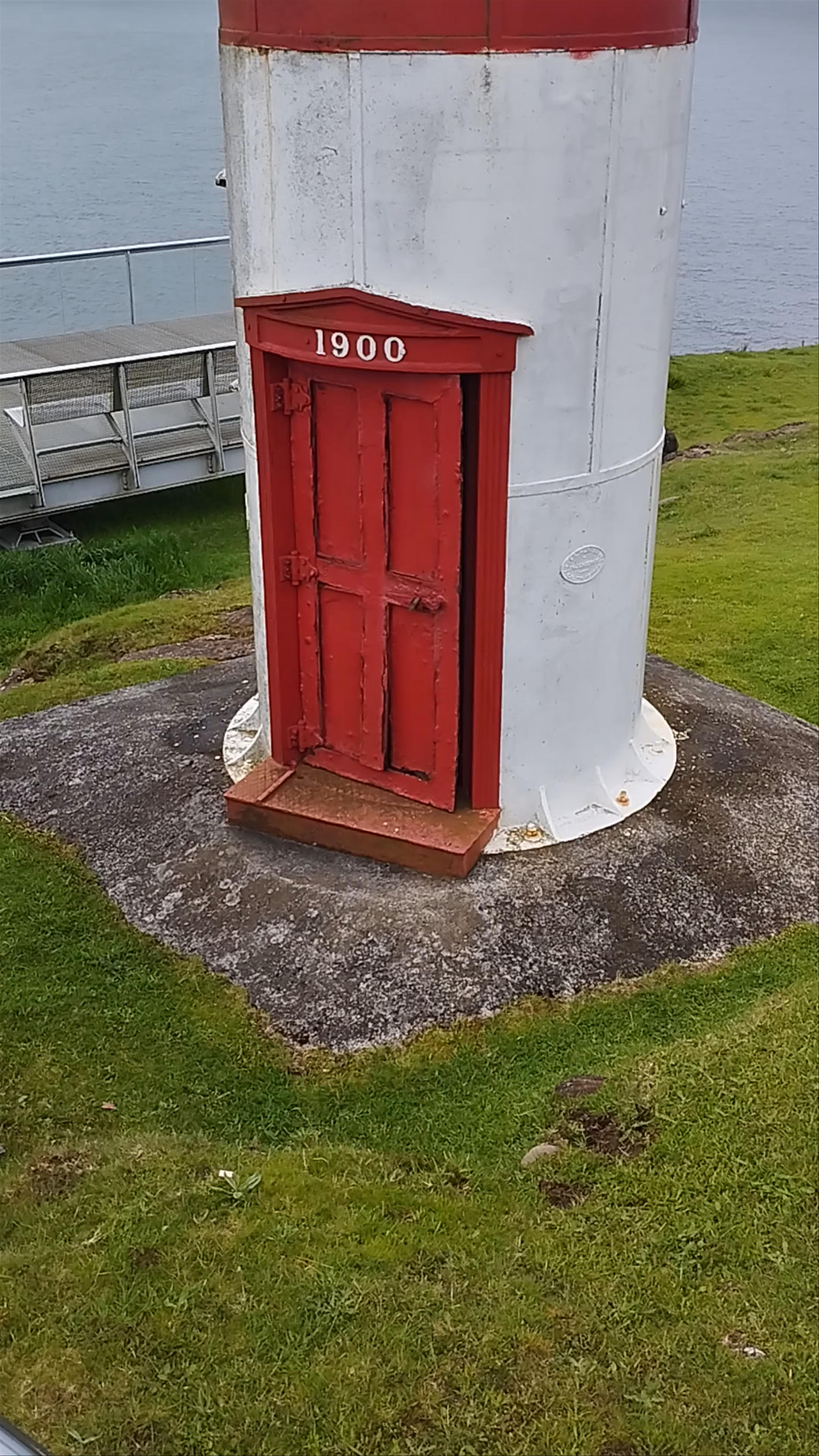 Faro del Castillo de Niebla: Historic Lighthouse Overlooking Valdivia's Coastal Beauty