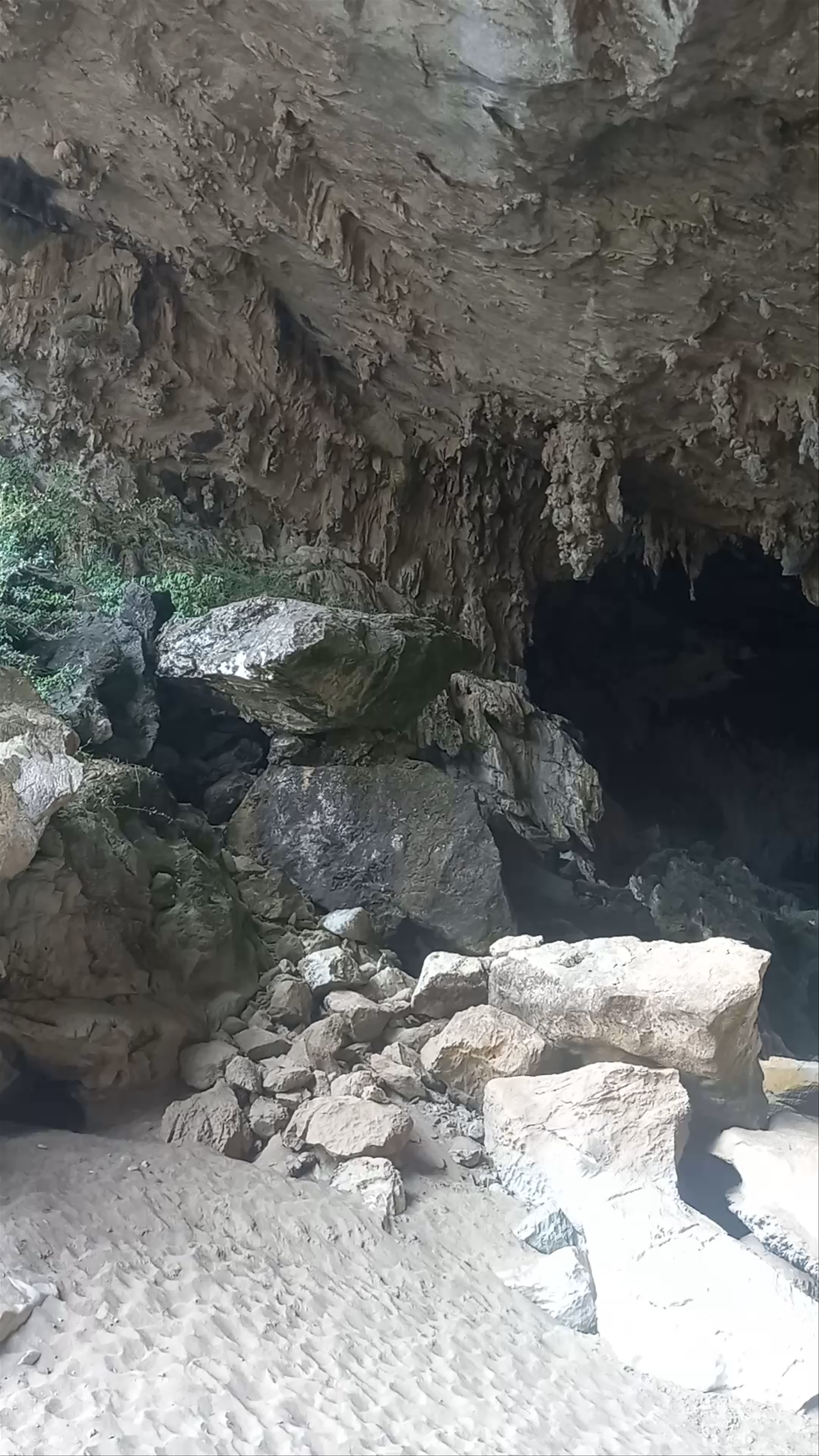 Tham Nam Non Cave
