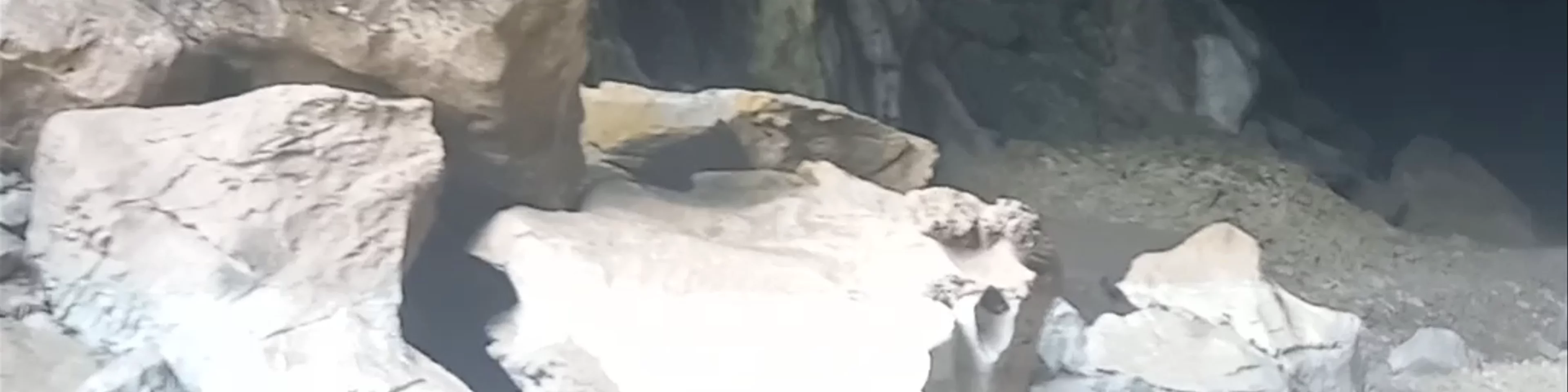 Tham Nam Non Cave