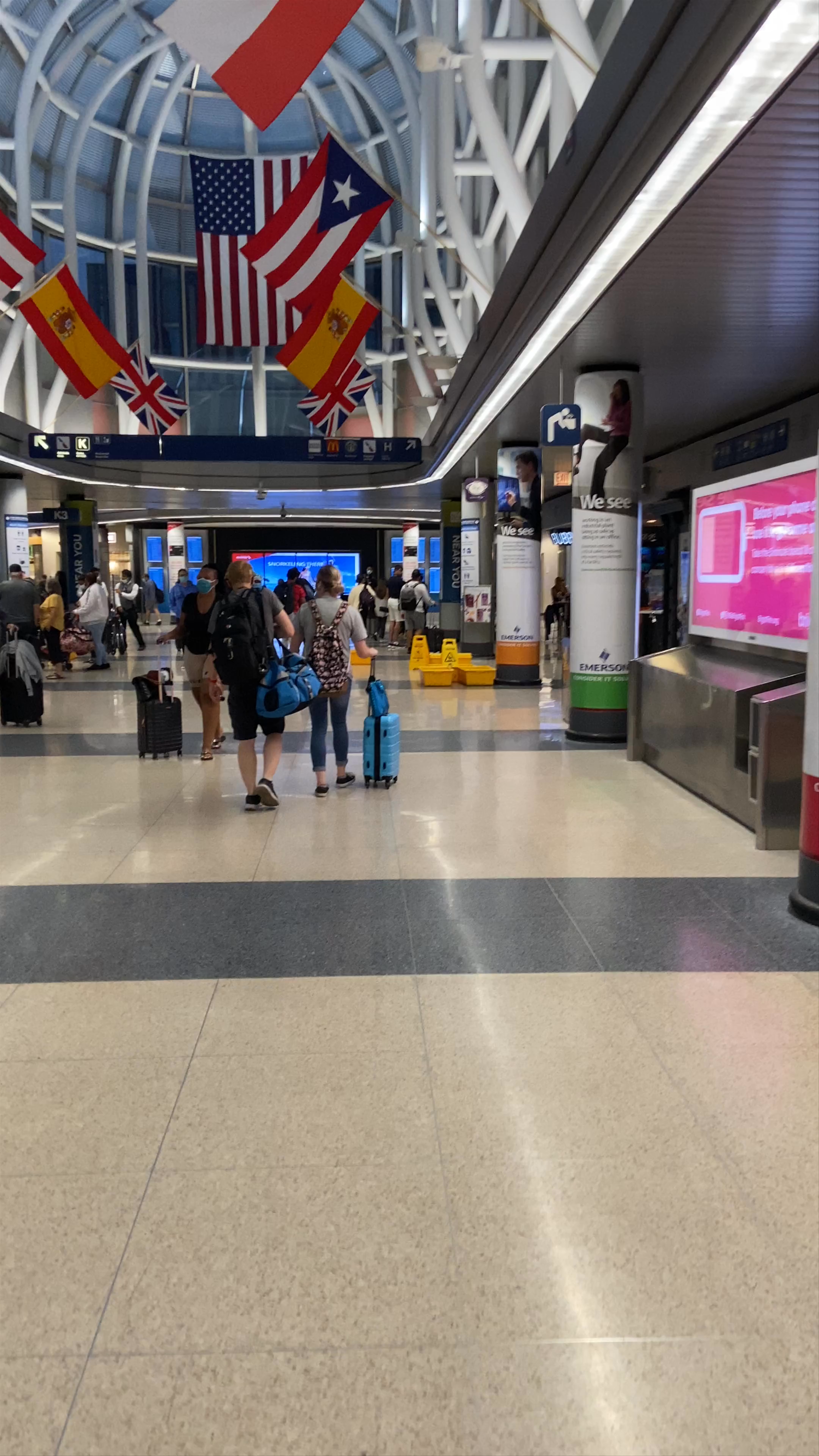 Inside Terminal 3: A Bustling Gateway at Chicago O'Hare