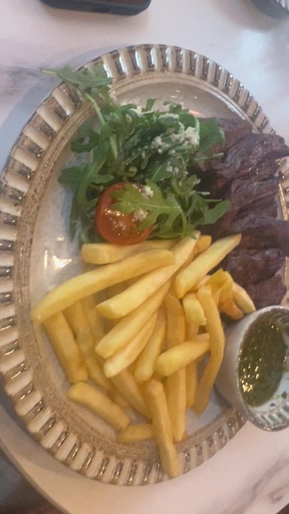 Myra Restaurant - Beef, fries, salad - Mediterranean Near Me - London, XGL