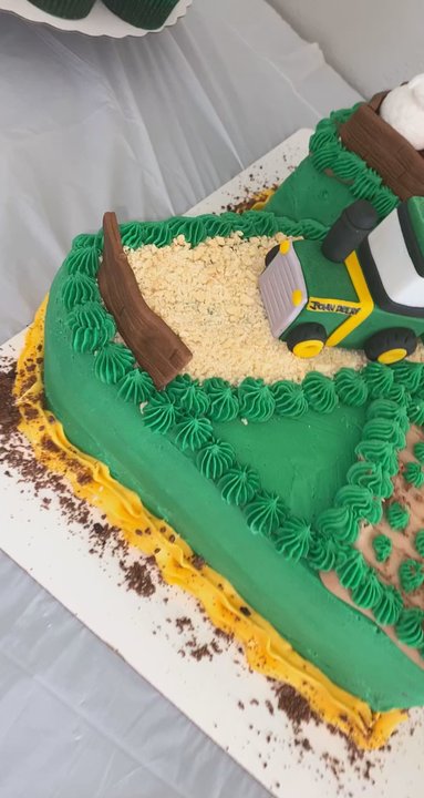 For Heaven's Cake - John deer cake - Cupcakes Near Me - Yakima, Washington