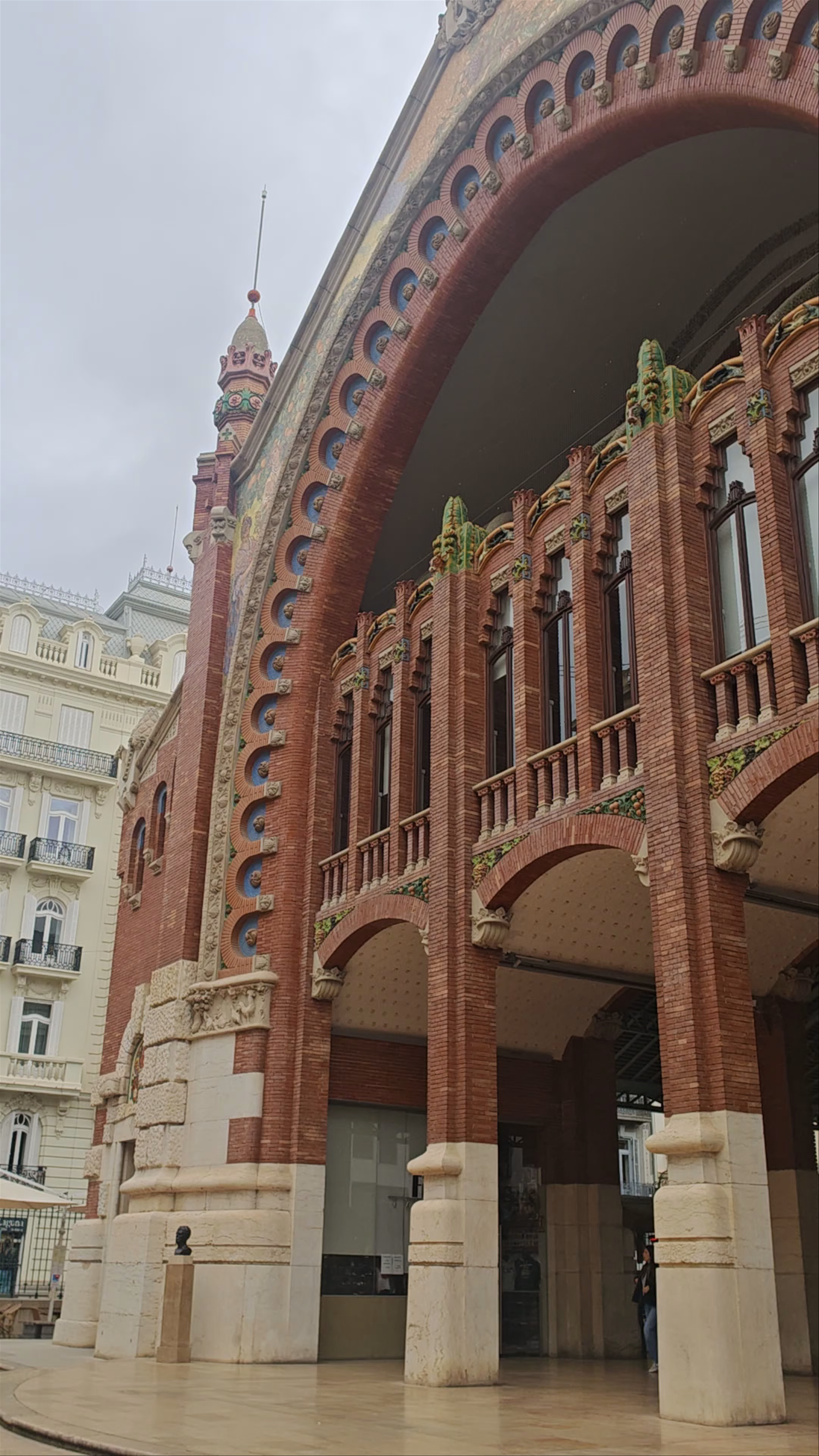 Mercado de Colón: Architectural Wonder and Valencian Vibes