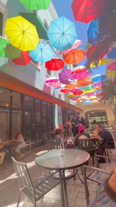 Cariño's Cafe - Outside seating area with music - Cafes Near Me - Kissimmee, Florida