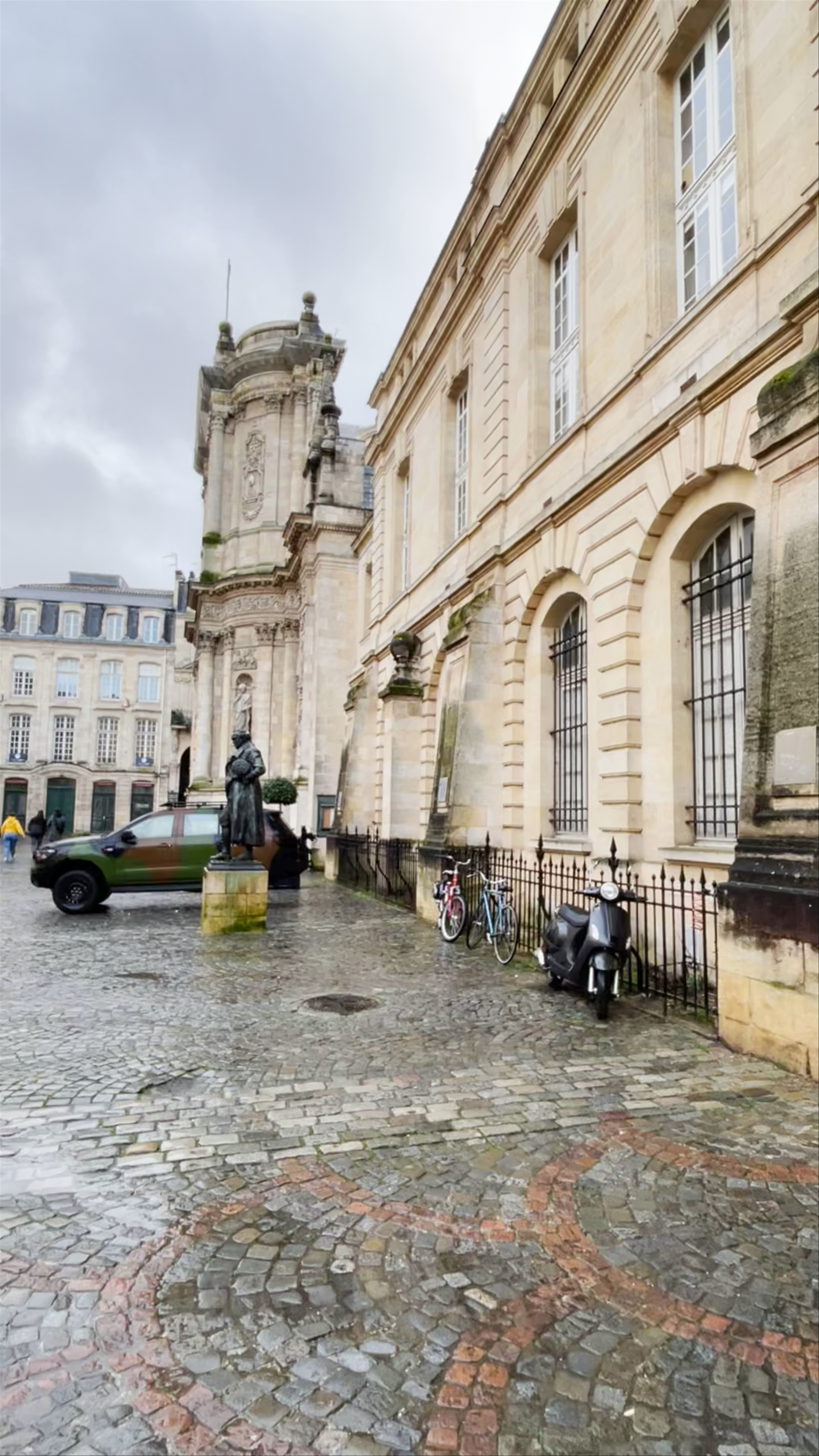 Historic Cour Mably: Architectural Gem in Bordeaux