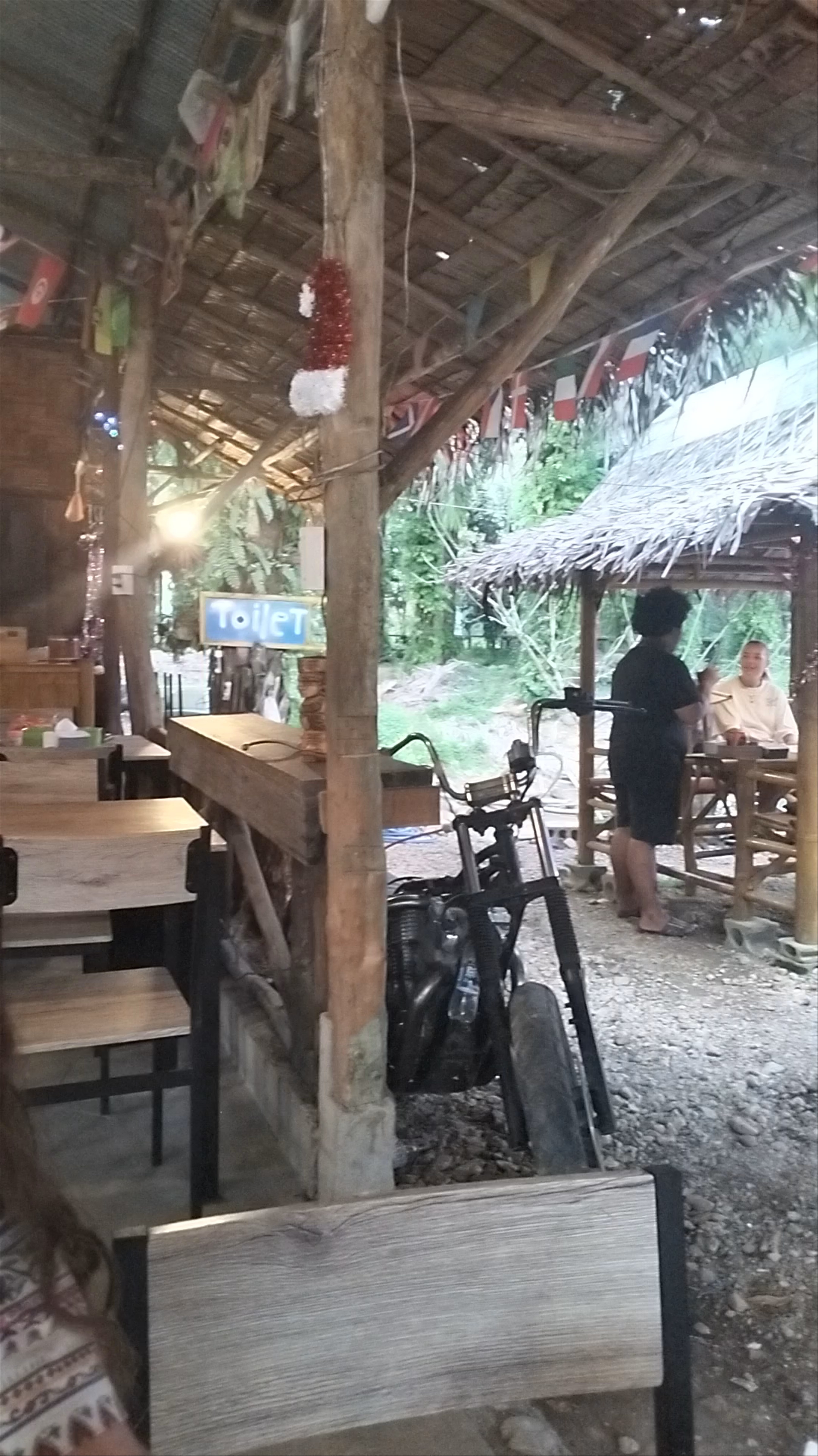 Khao Sok Eagle: Rustic Riverside Dining in Khlong Sok, Thailand