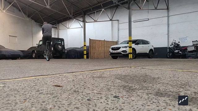 riu submission: Fakie inwards varial