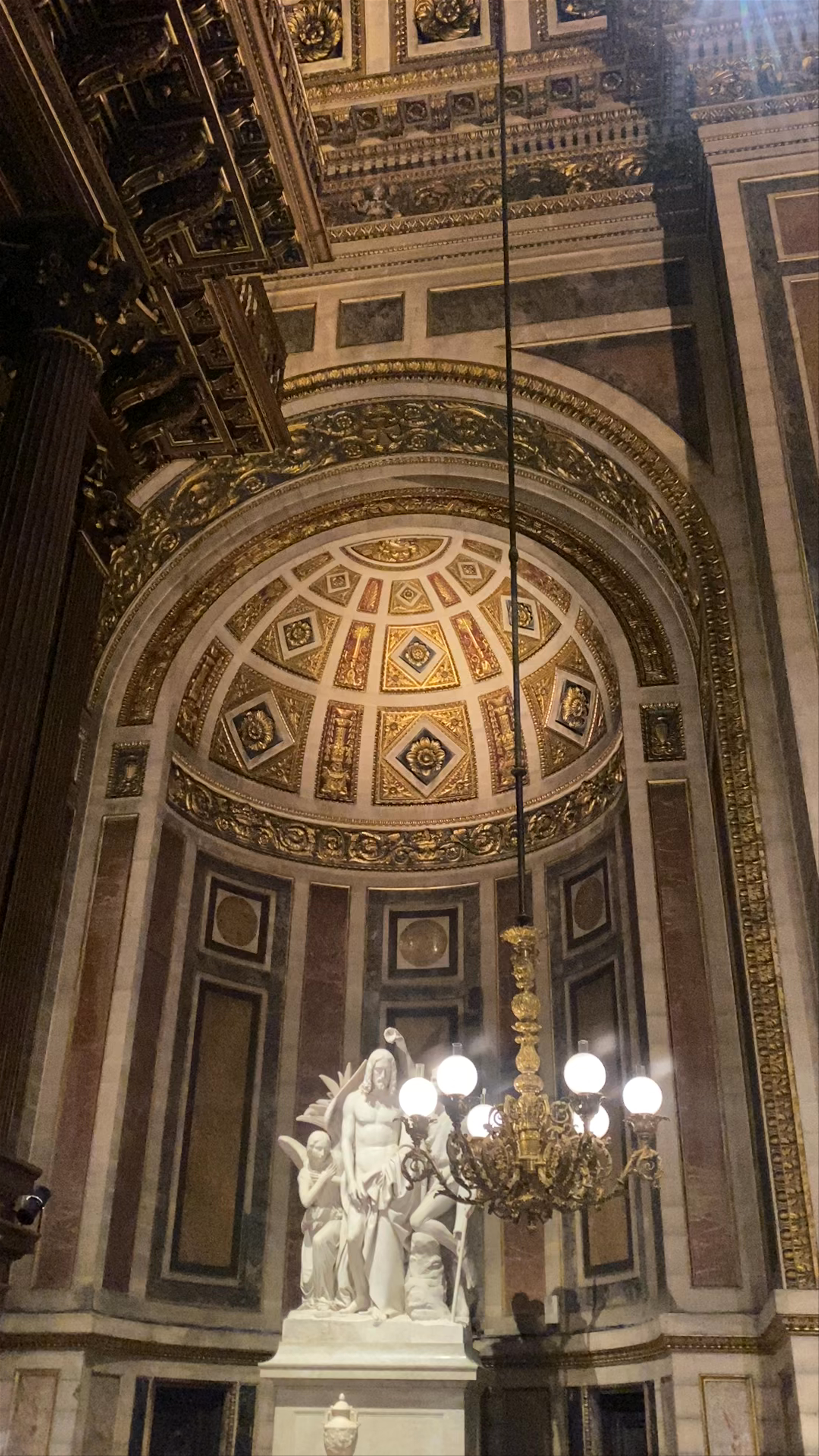 Église de la Madeleine: Awe-Inspiring Neoclassical Masterpiece in Paris