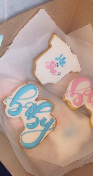 Pin Up Cakes - Gender reveal cookies and cake pops - Patisserie/Cake Shop Near Me - Whittier, California