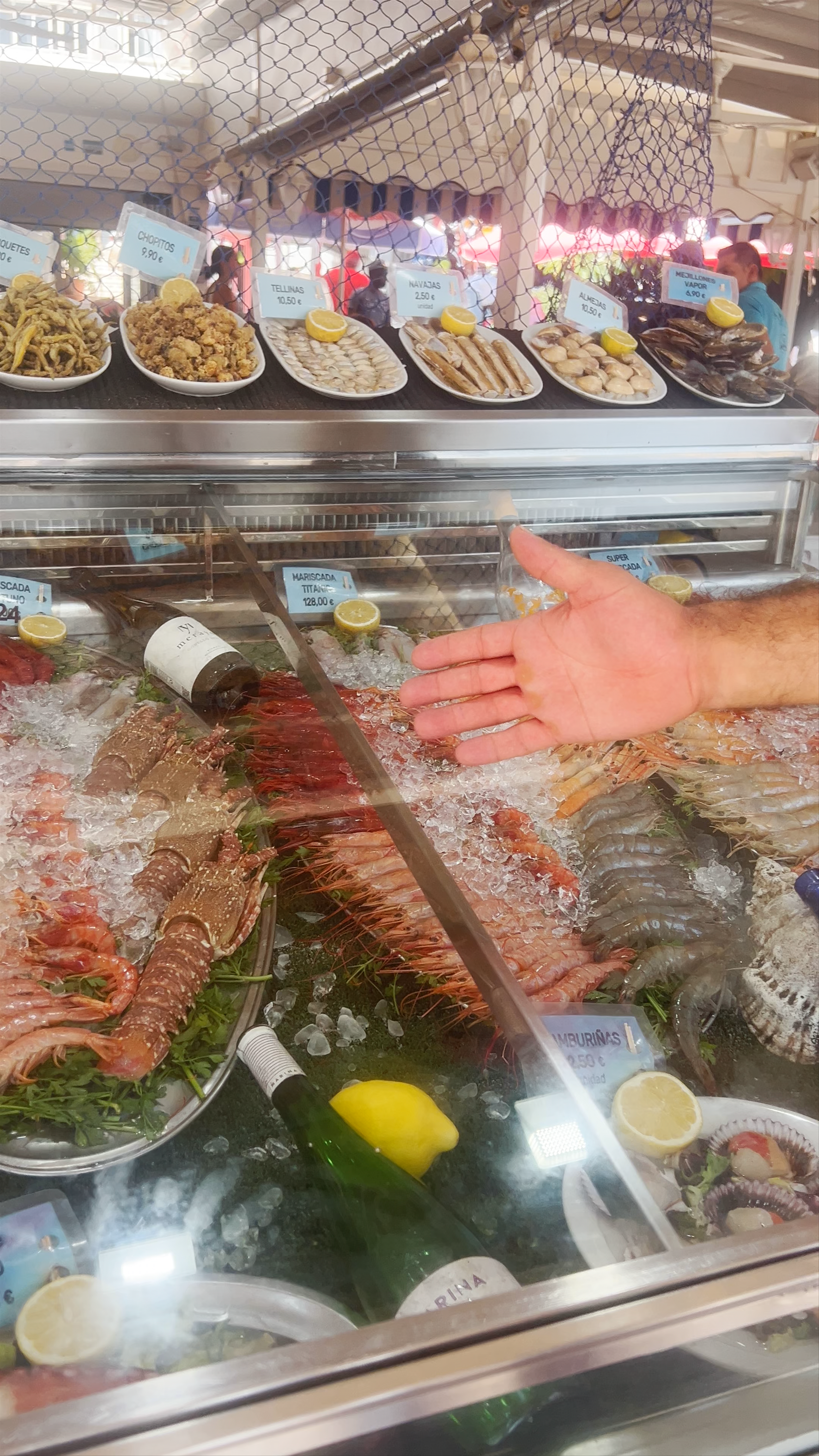 Experience Fresh Seafood Delights at Restaurante El Carro in Calpe