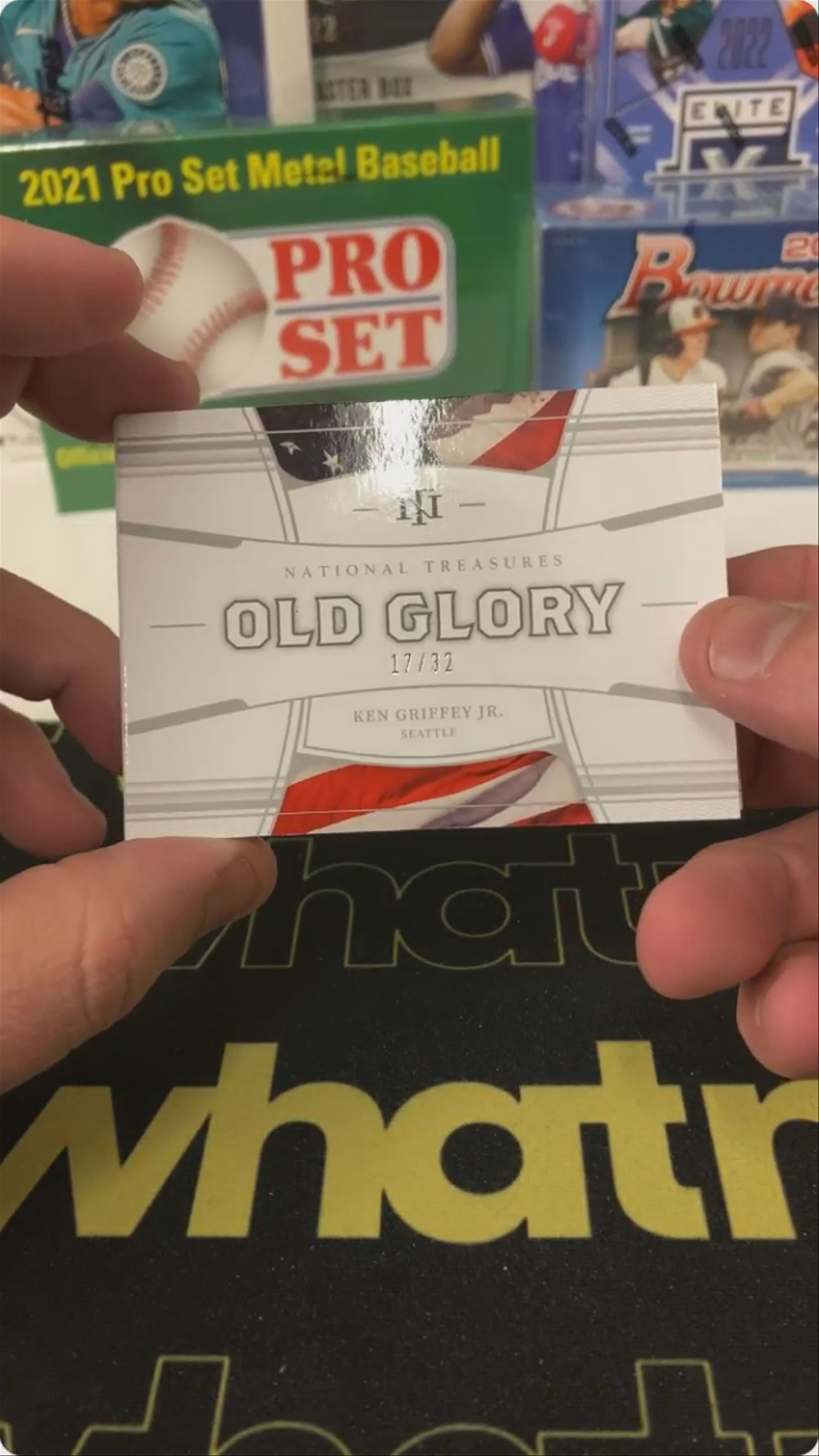 2022 Panini National Treasures Ken Griffey Jr Auto Booklet 17/32 - S/O to @Bitgbreaks for an amazing break!