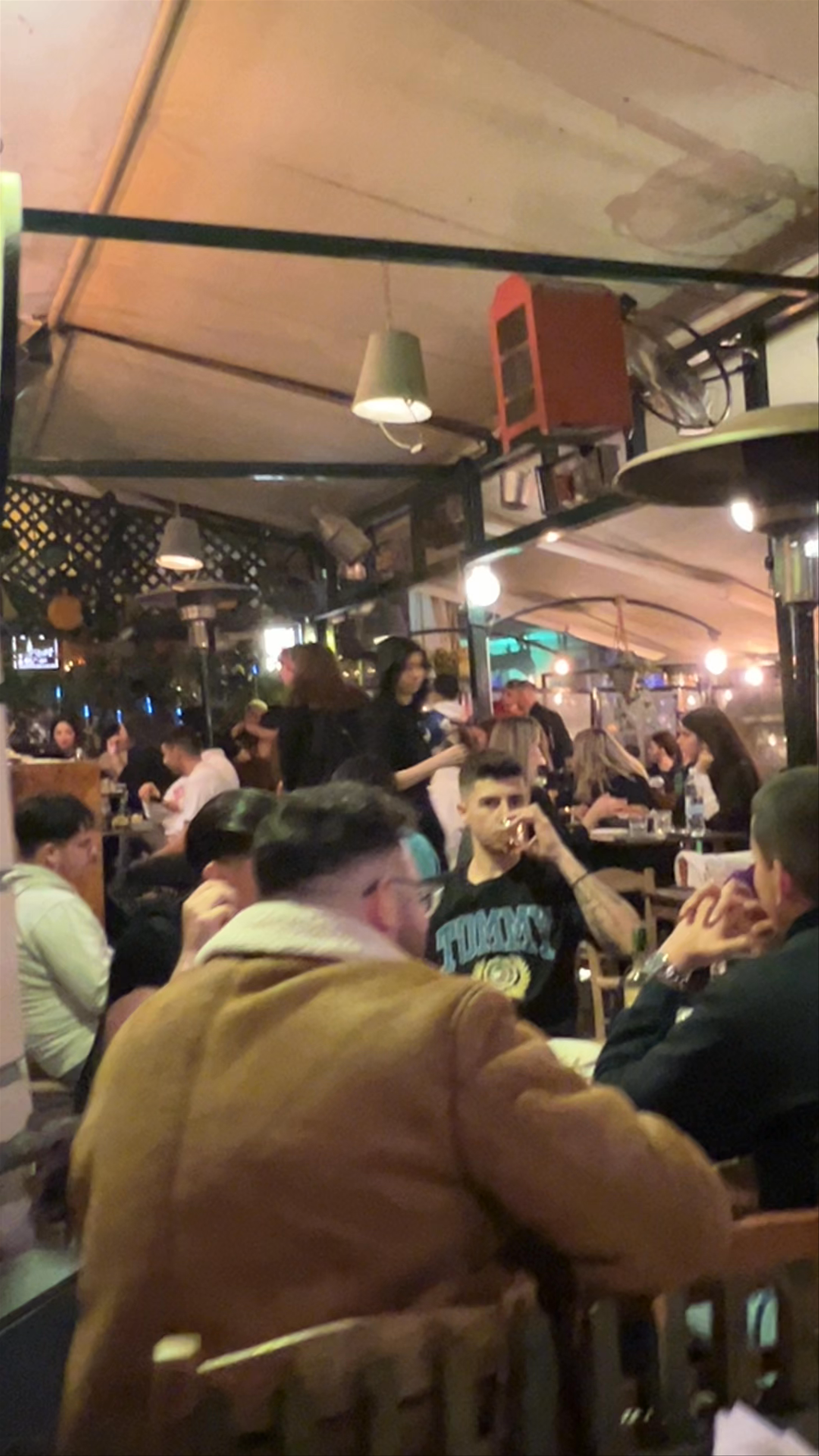 Μεζεδοπωλείο Καραφακι Μπι Μπαζαρ: Nightlife Hangout in Thessaloniki