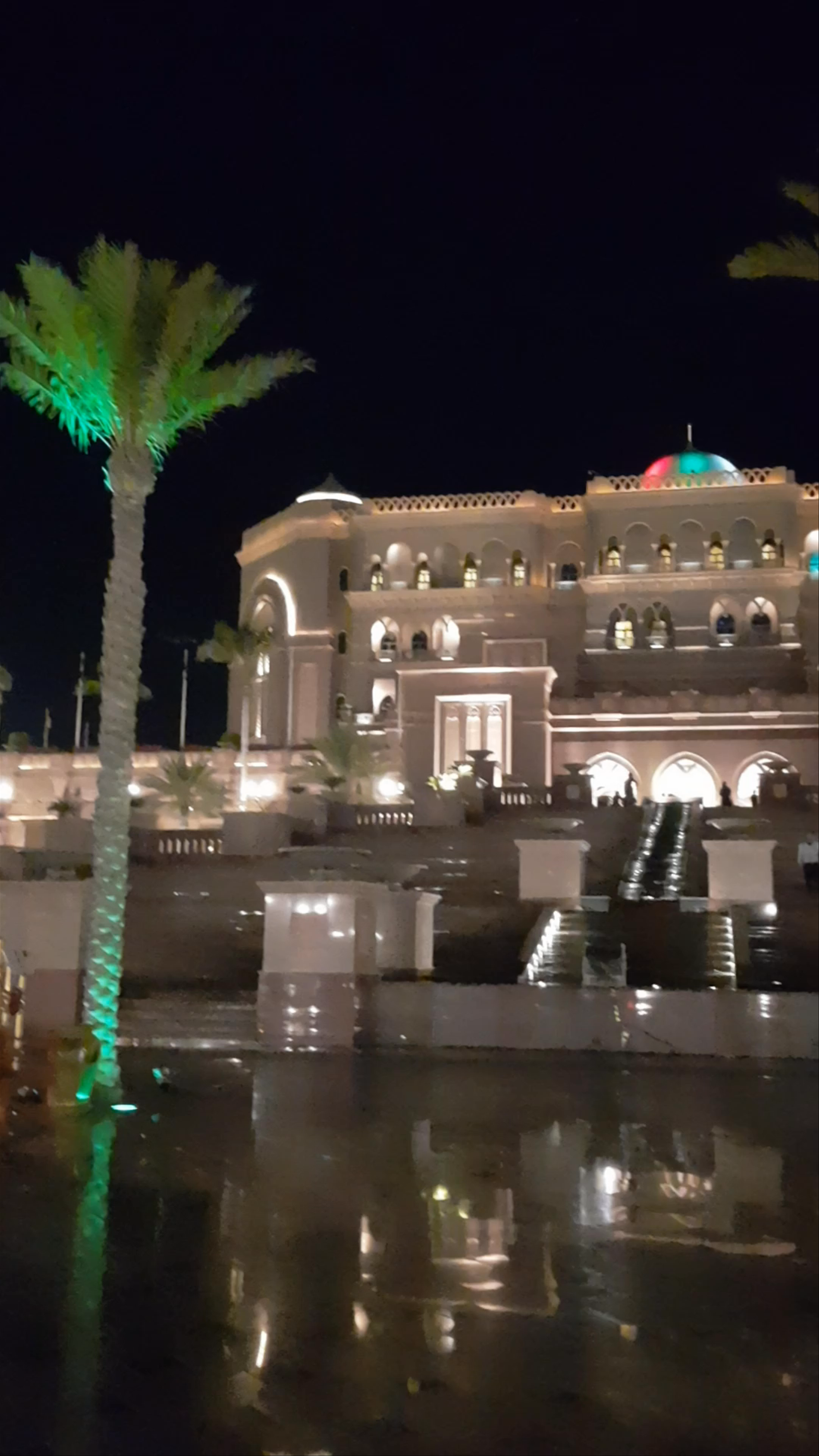 Emirates Palace Fountain - Abu Dhabi - United Arab Emirates