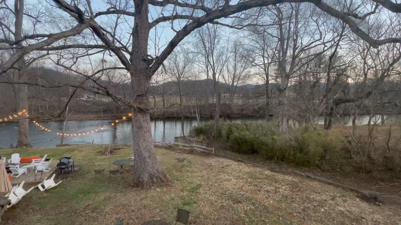 Strawberry Patch Inn - Hotels Near Me - Townsend, Tennessee