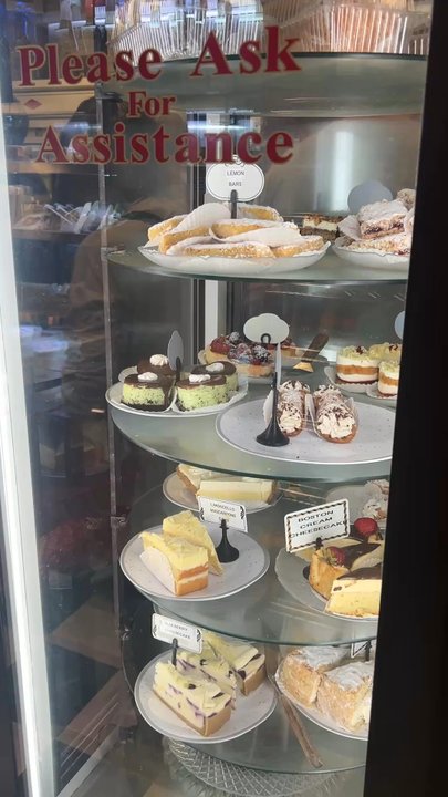 Bertucelli's La Villa - Pastry case - Sandwiches Near Me - San Jose, California