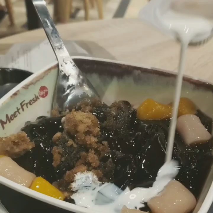 Meet Fresh - Add the cream! So good so sweet! - Desserts Near Me - Montreal, Quebec