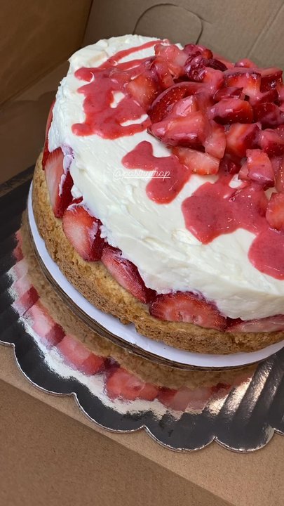 The Pastry trap - Strawberry shortcake cheesecake - Bakeries Near Me - Las Vegas, Nevada