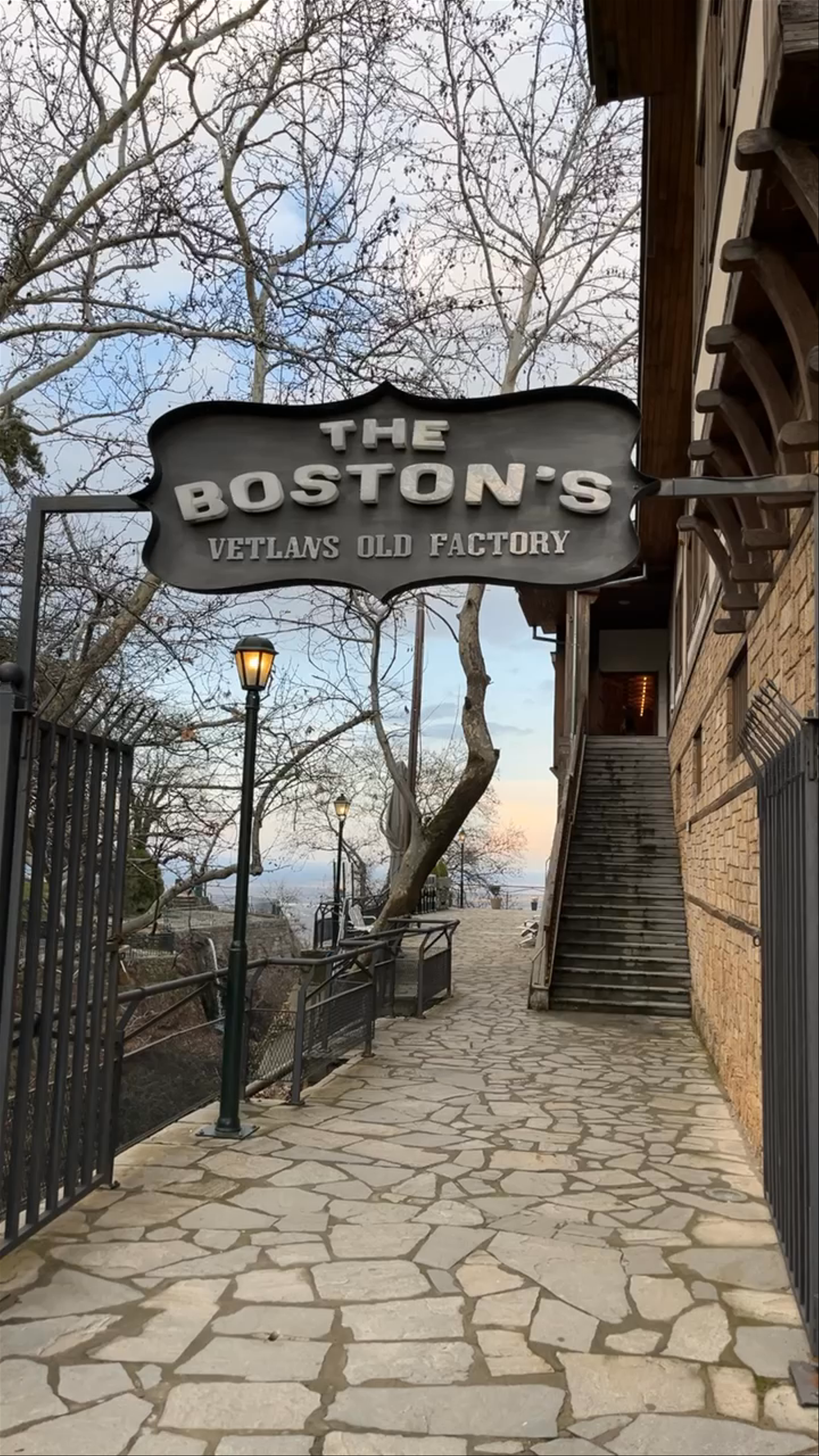 THE BOSTON'S