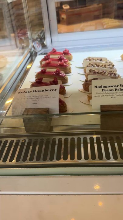Vavin Dessert Bar - Display case - Bakeries Near Me - Honolulu, Hawaii