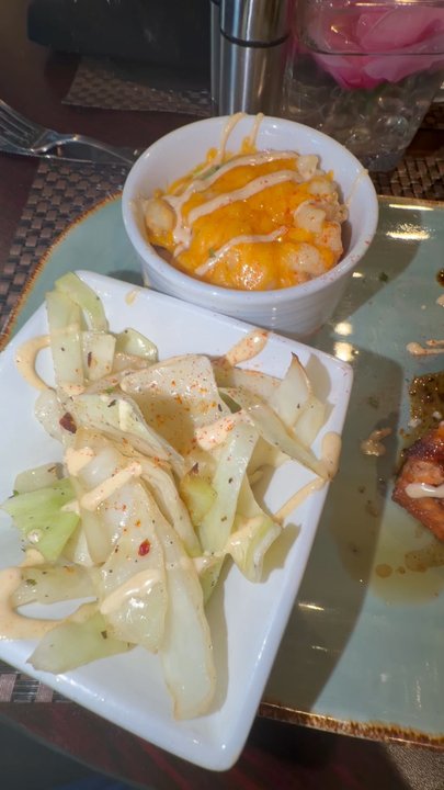 Victorious restaurant - Mac and cheese and Fried Cabbage - Soul Food Near Me - Baltimore, Maryland