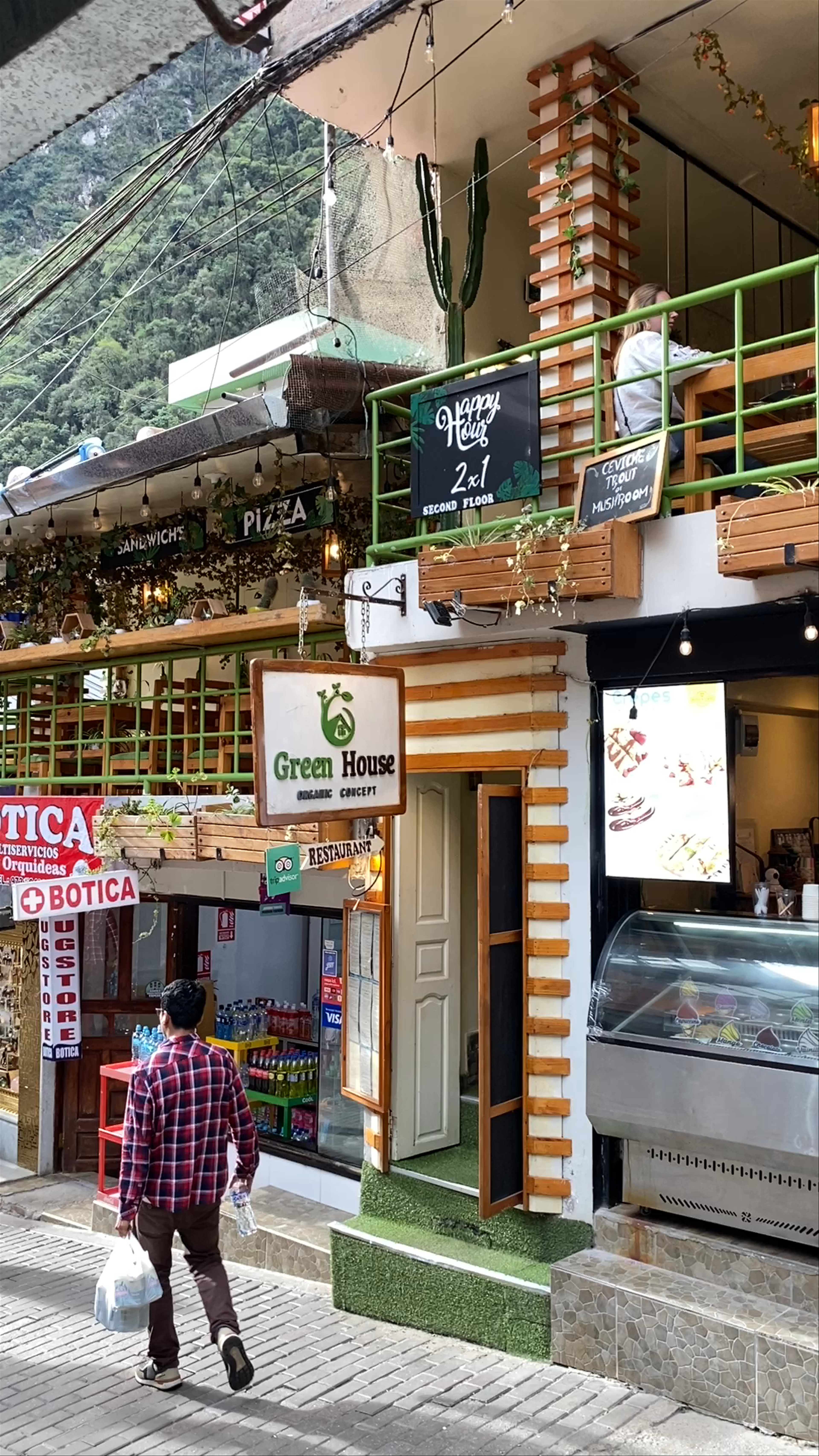 Green House Organic Concept in Historic Sanctuary of Machu Picchu - Aguas Calientes