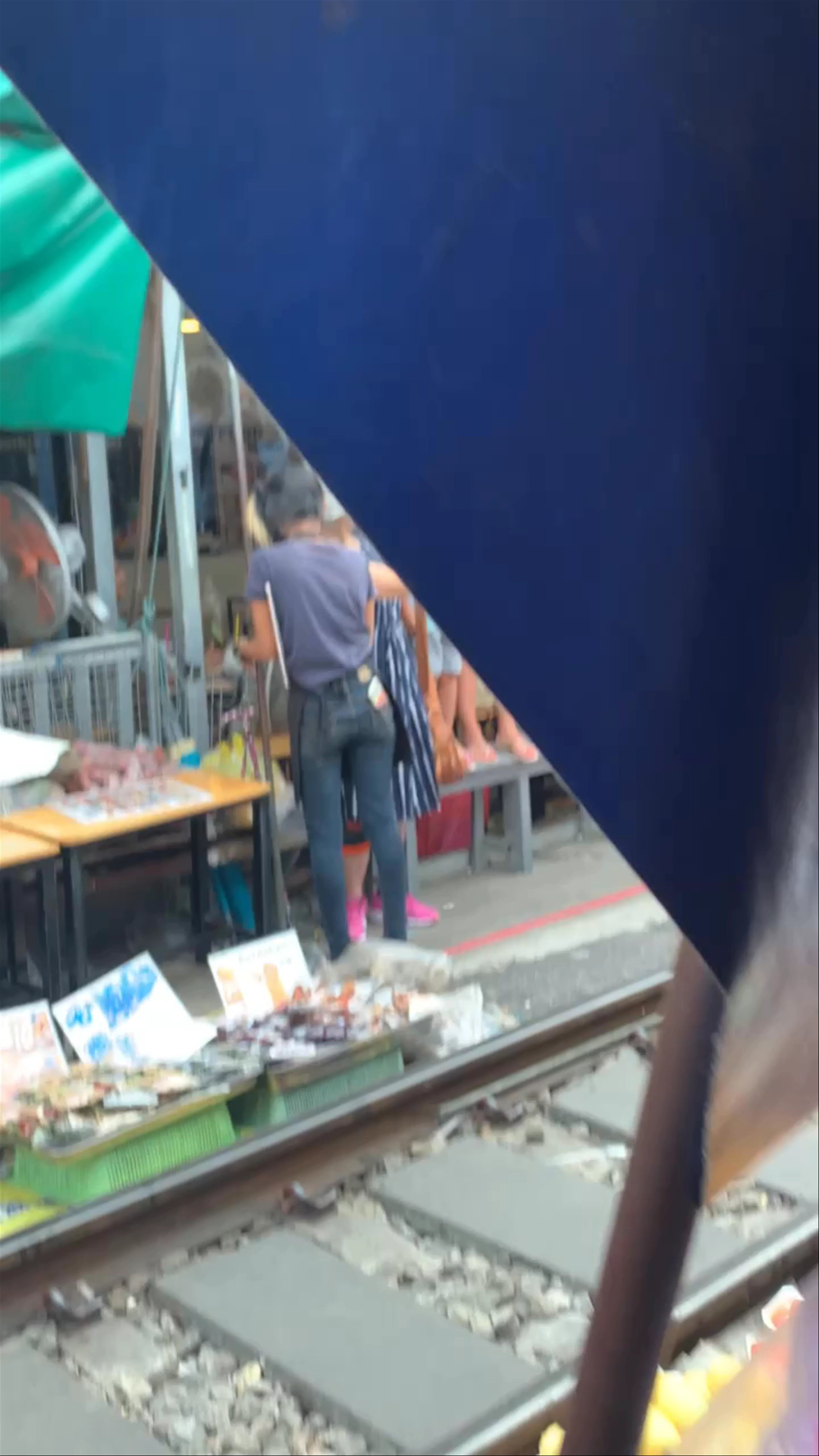 Rom Hup Market