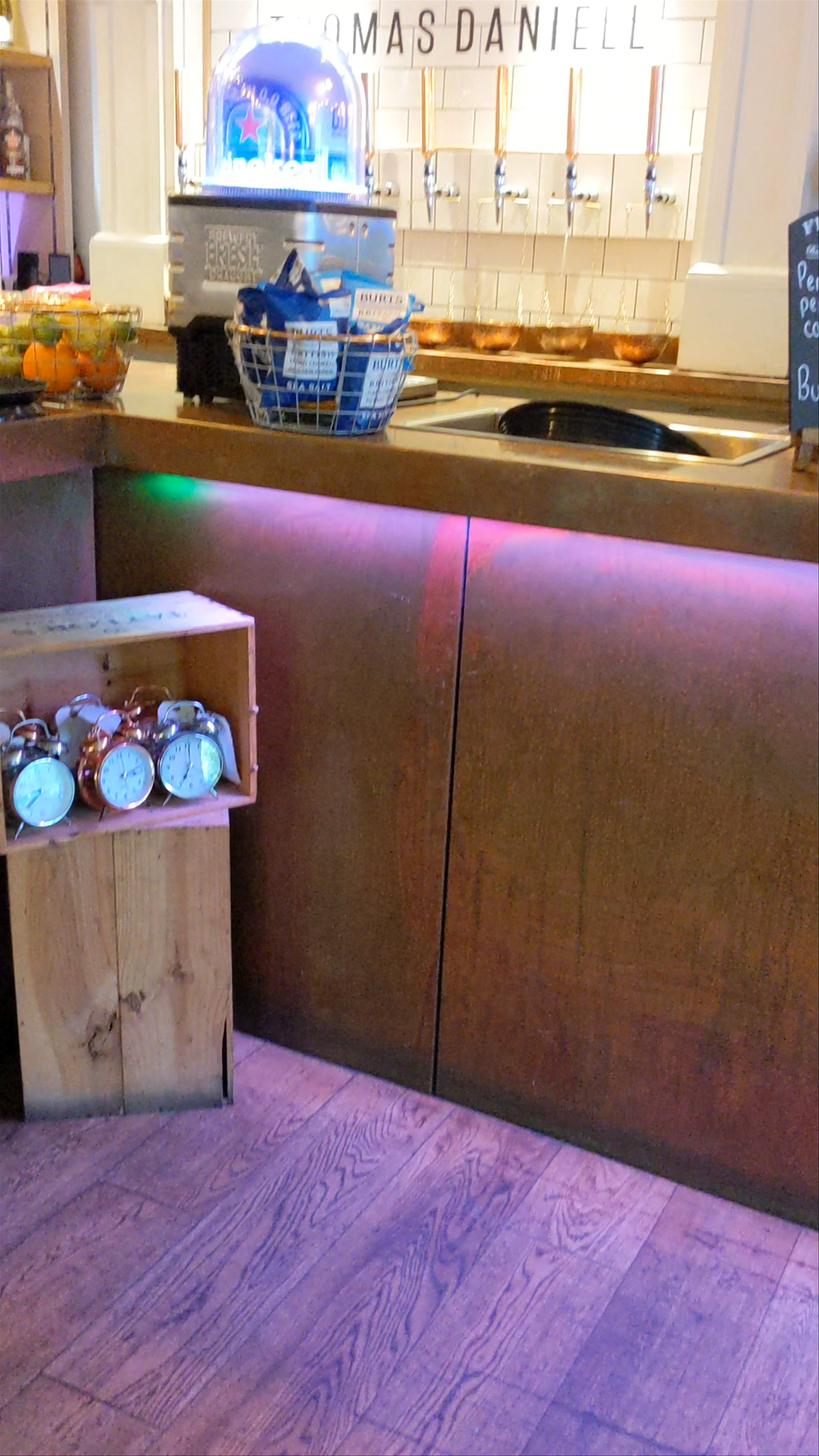 The Thomas Daniell: Cozy Pub Atmosphere in Truro, UK