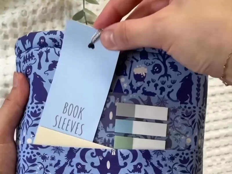 Bookshelves packing video