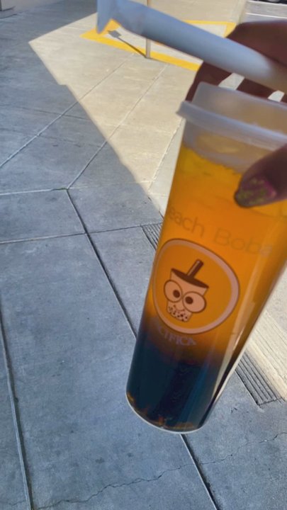 Beach Boba - Lemon peach green tea (a touch too sweet 8/10) and Thai milk tea (10/10) - Bubble Tea Near Me - Pacifica, California