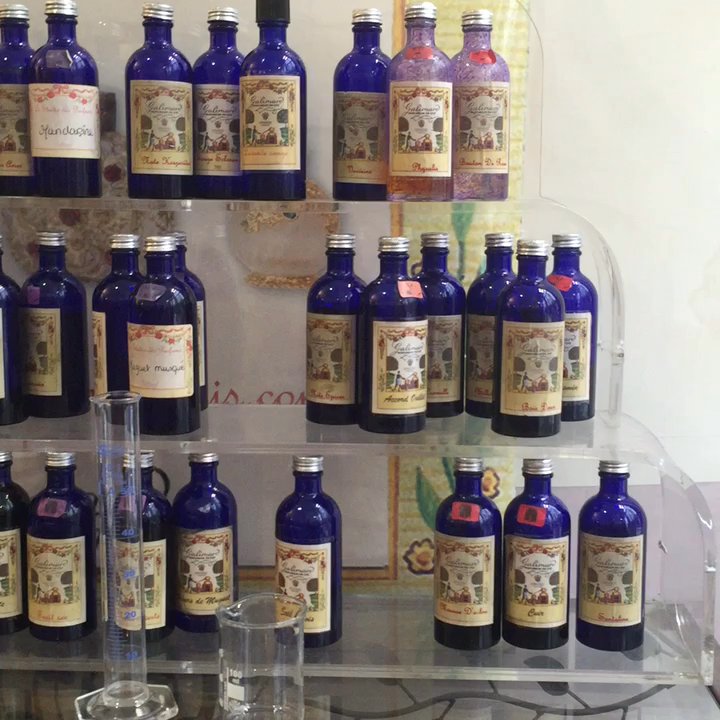 Le Studio des Parfums - Getting ready. - Cosmetics & Beauty Supply Near Me - Paris, 75