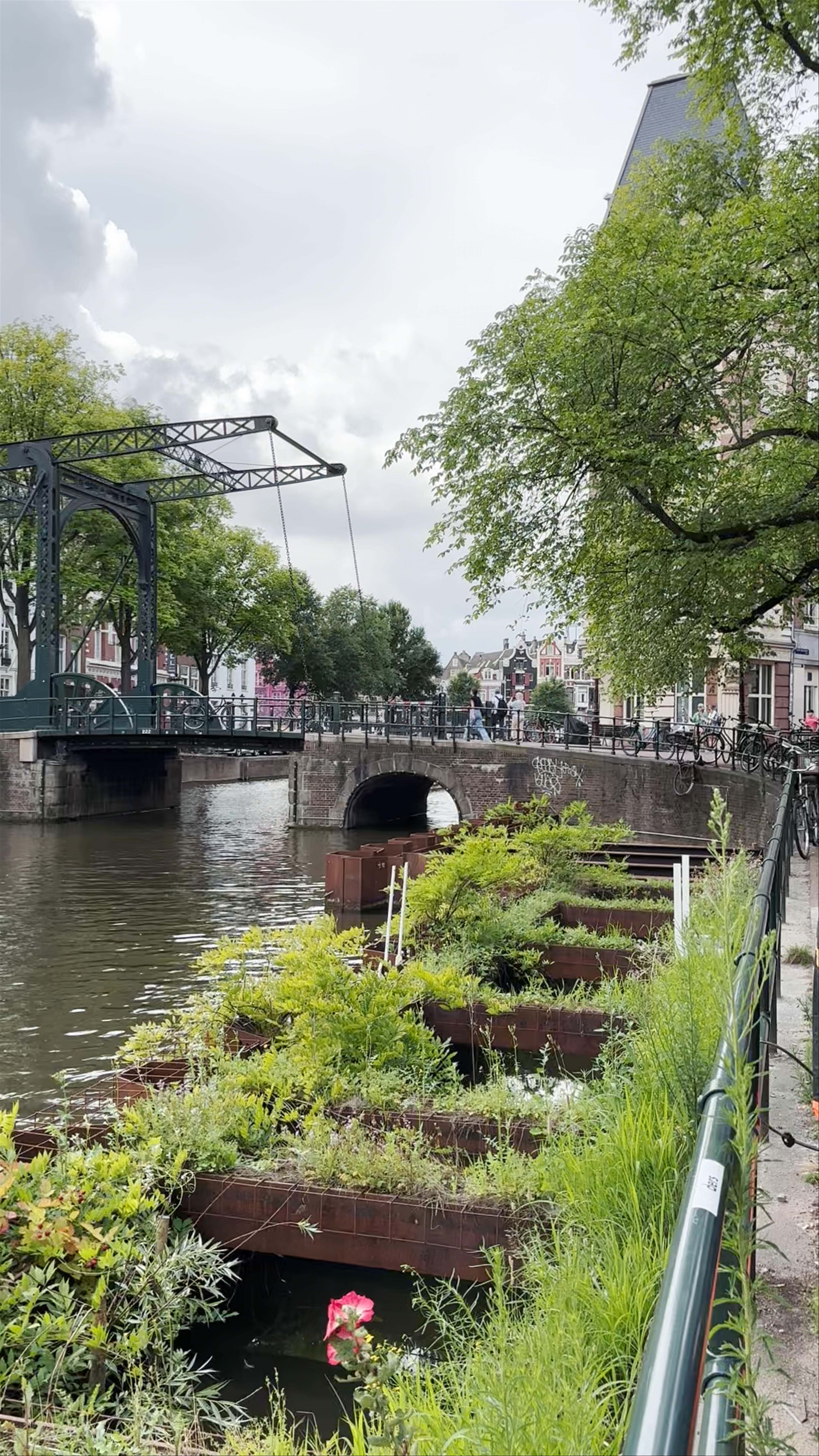Aluminiumbrug: Timeless Charm at Amsterdam’s Canals