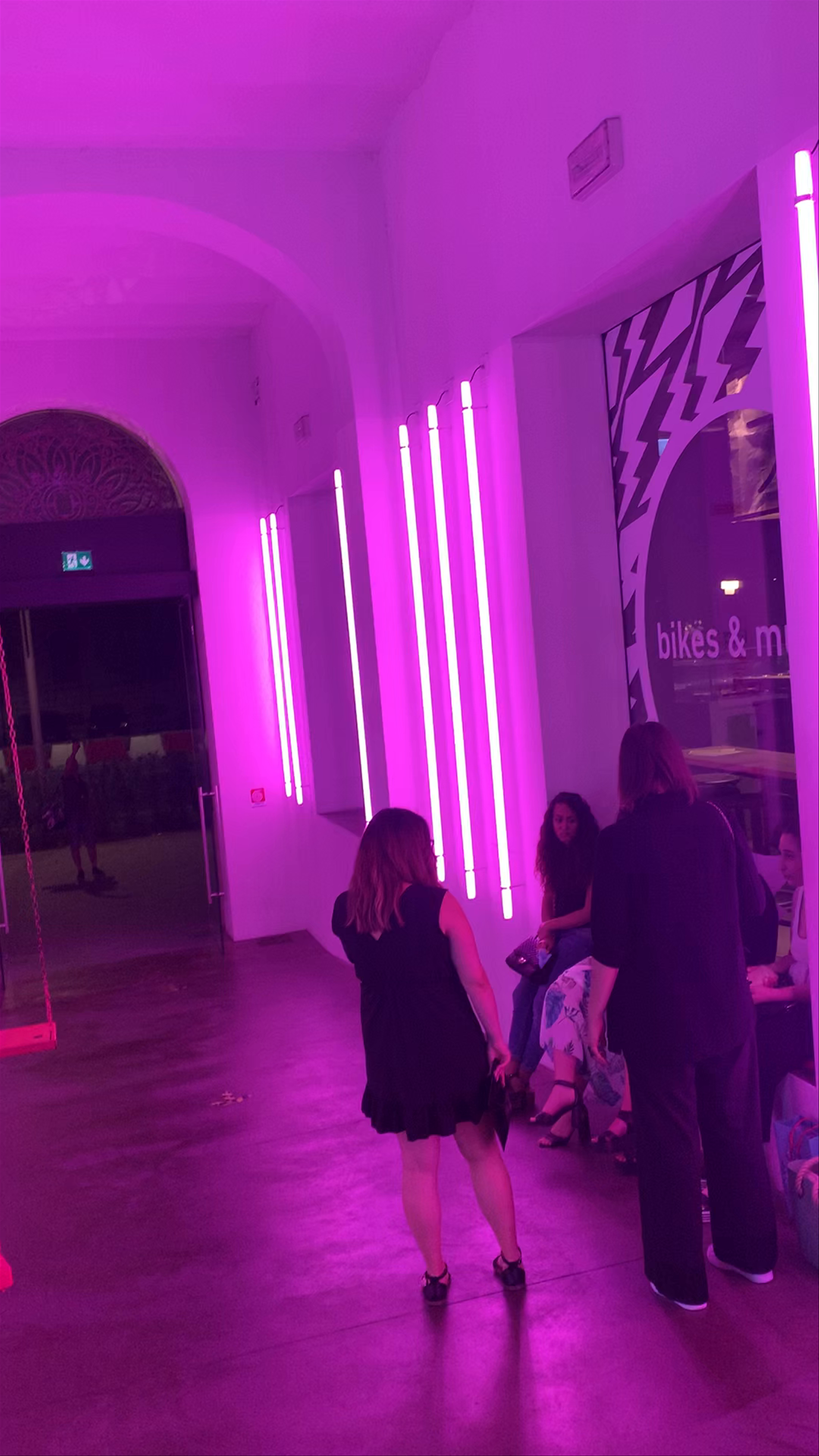 student hotel swing room 