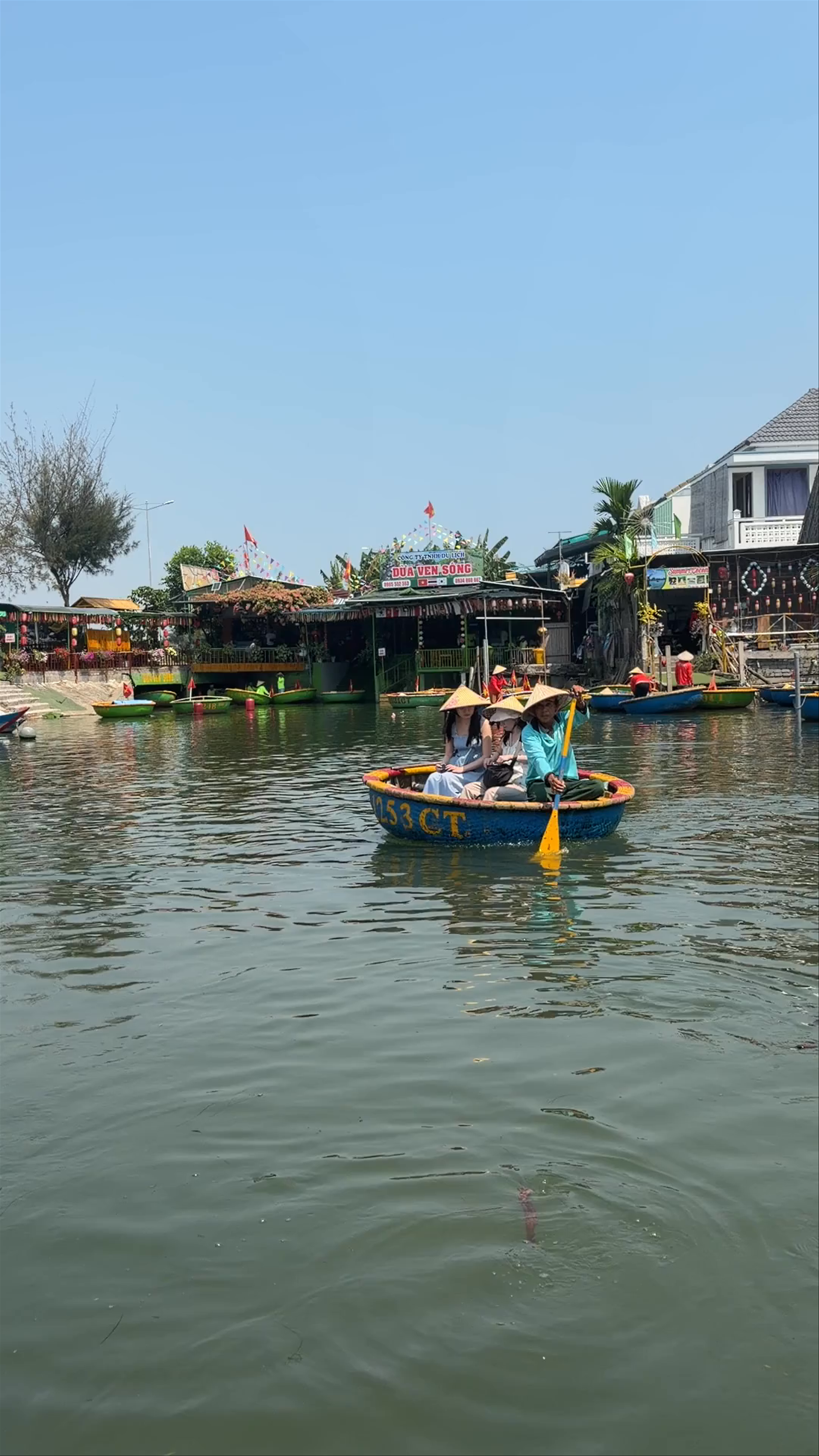 Coconut Boat & Cafe Hoi An - Mrs An