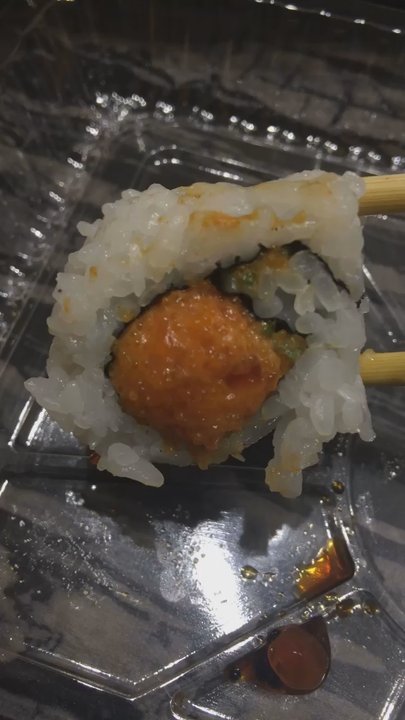 Sai Cafe - F-. Spicy tuna roll with virtually NO tuna. ALL spicy mayo loaded with orange egg roe. Toothpaste consistency. - Sushi Bars Near Me - Chicago, Illinois