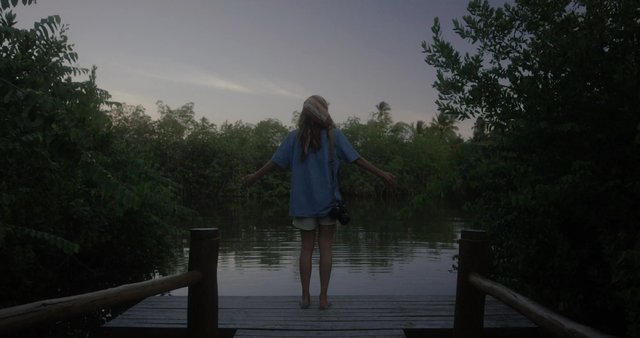 Fotógrafa en el río Jungle