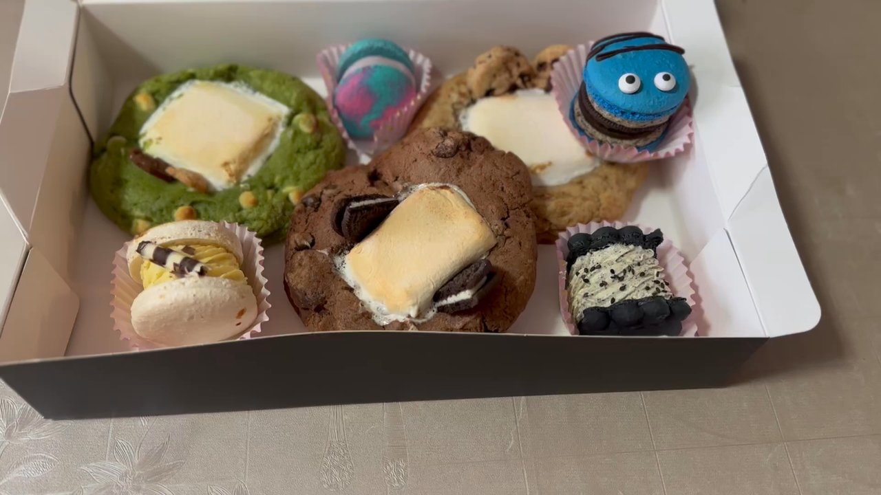 Mochiido - Delicious cookies and fatcarons!! So cute so yummy - Donuts Near Me - Flushing, New York