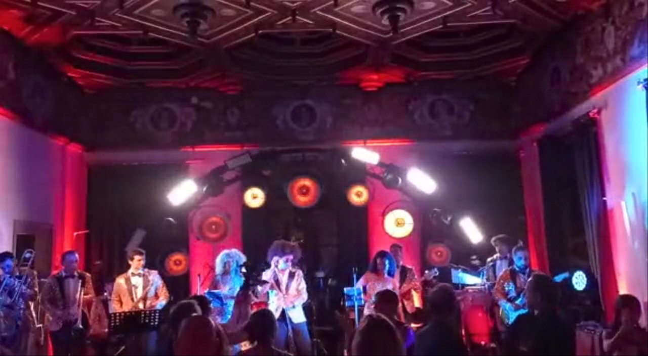 Cosmic - Uptown Funk - video