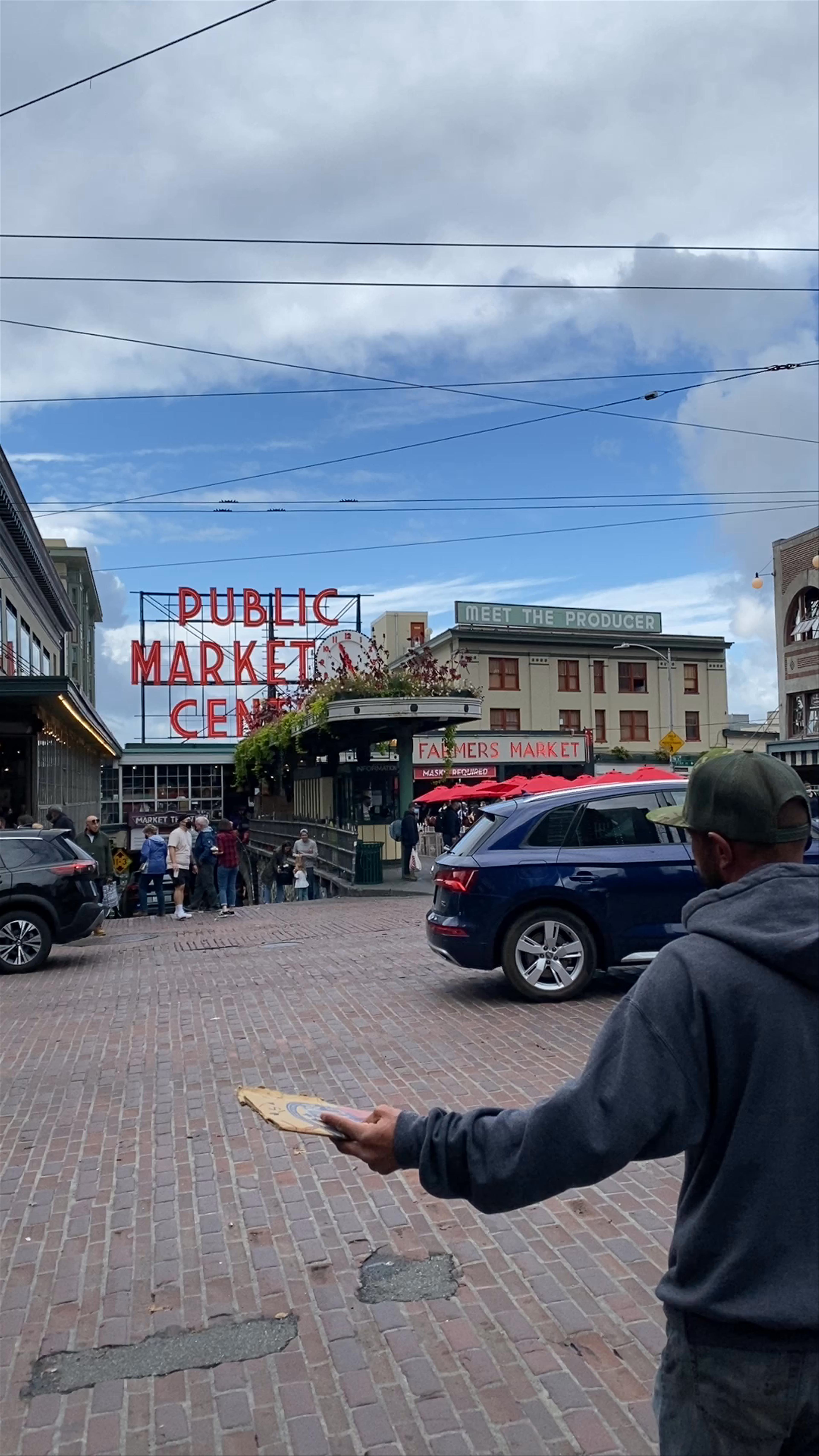 Pike Place Market: Iconic Urban Experience in Seattle