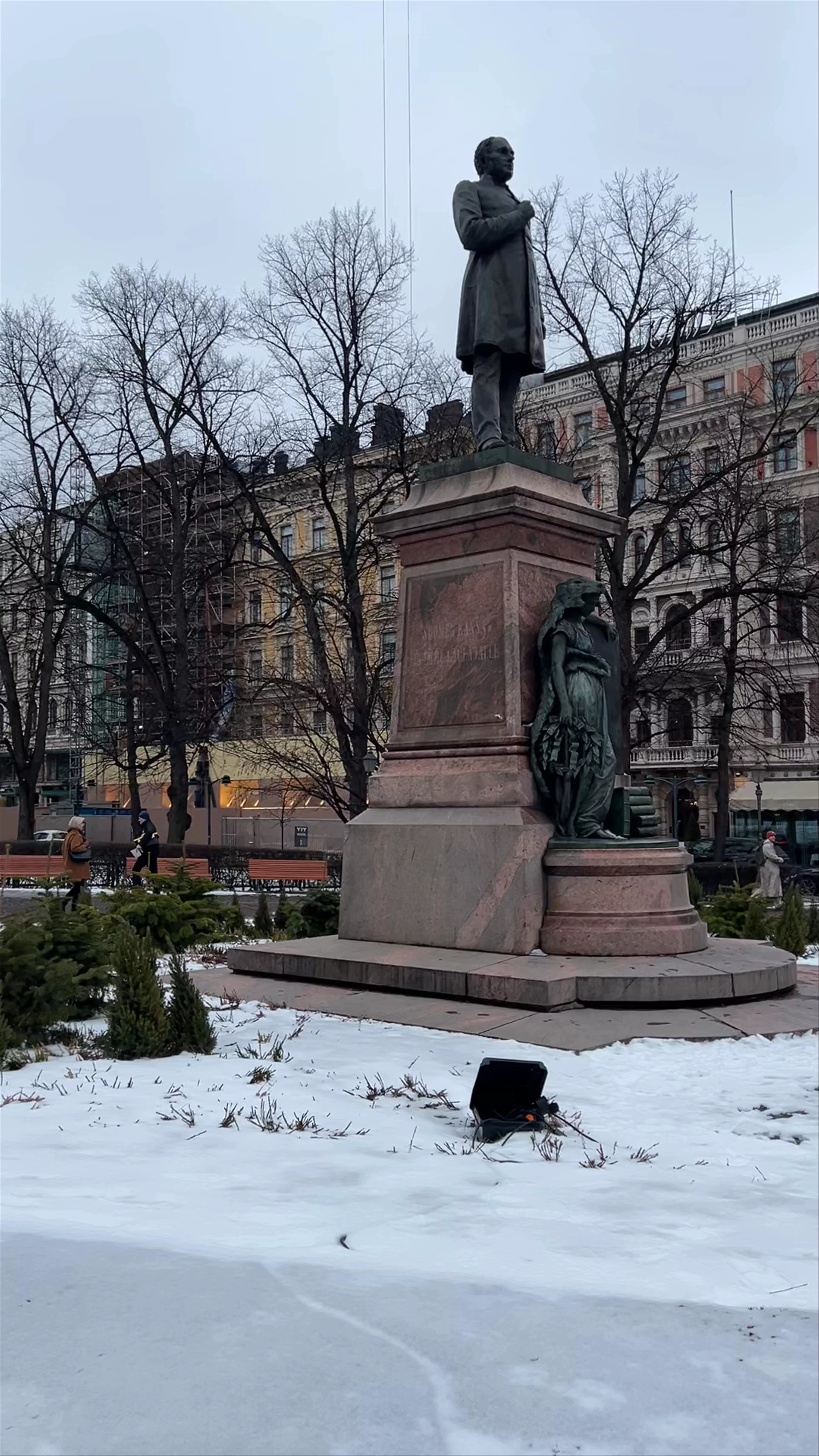 Johan Ludvig Runebergin muistomerkki, Pohjoisesplanadi